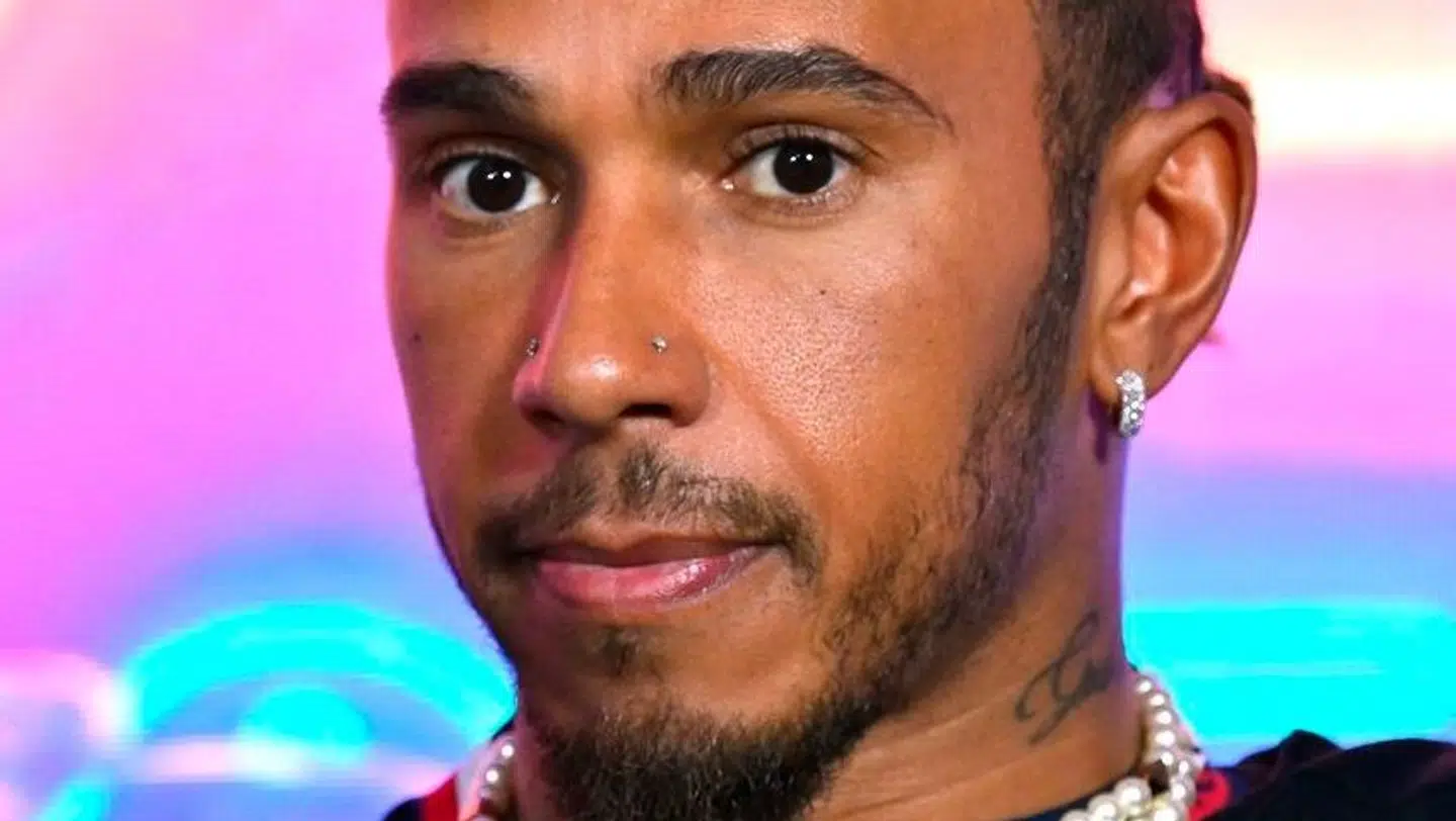 Lewis Hamilton forlader Mercedes til fordel for Ferrari i et skifte, der har chokeret hele Formel 1-verdenen.