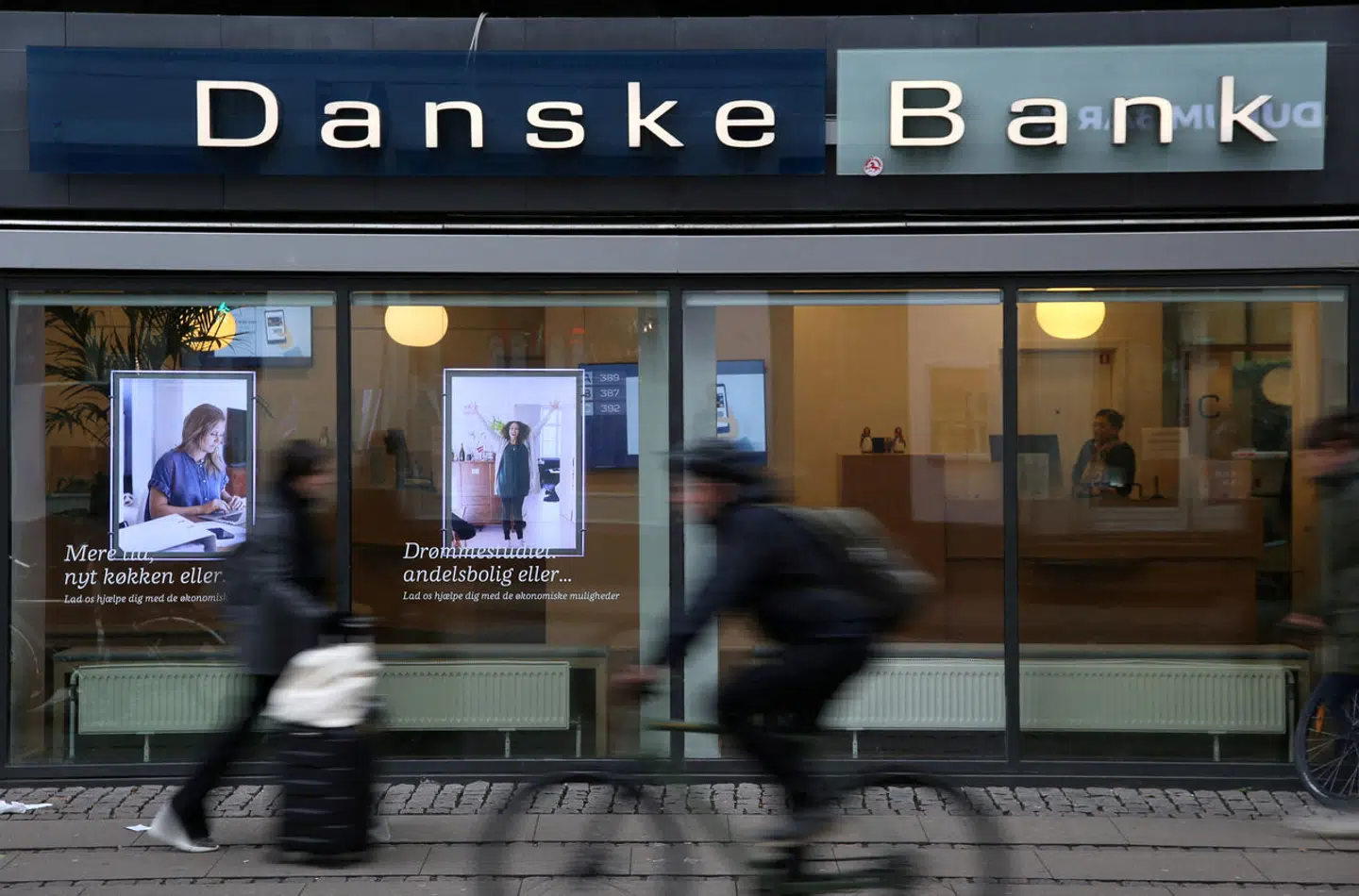 Rekordregnskabet for 2023 smitter fredag af på Danske Banks aktiekurs.