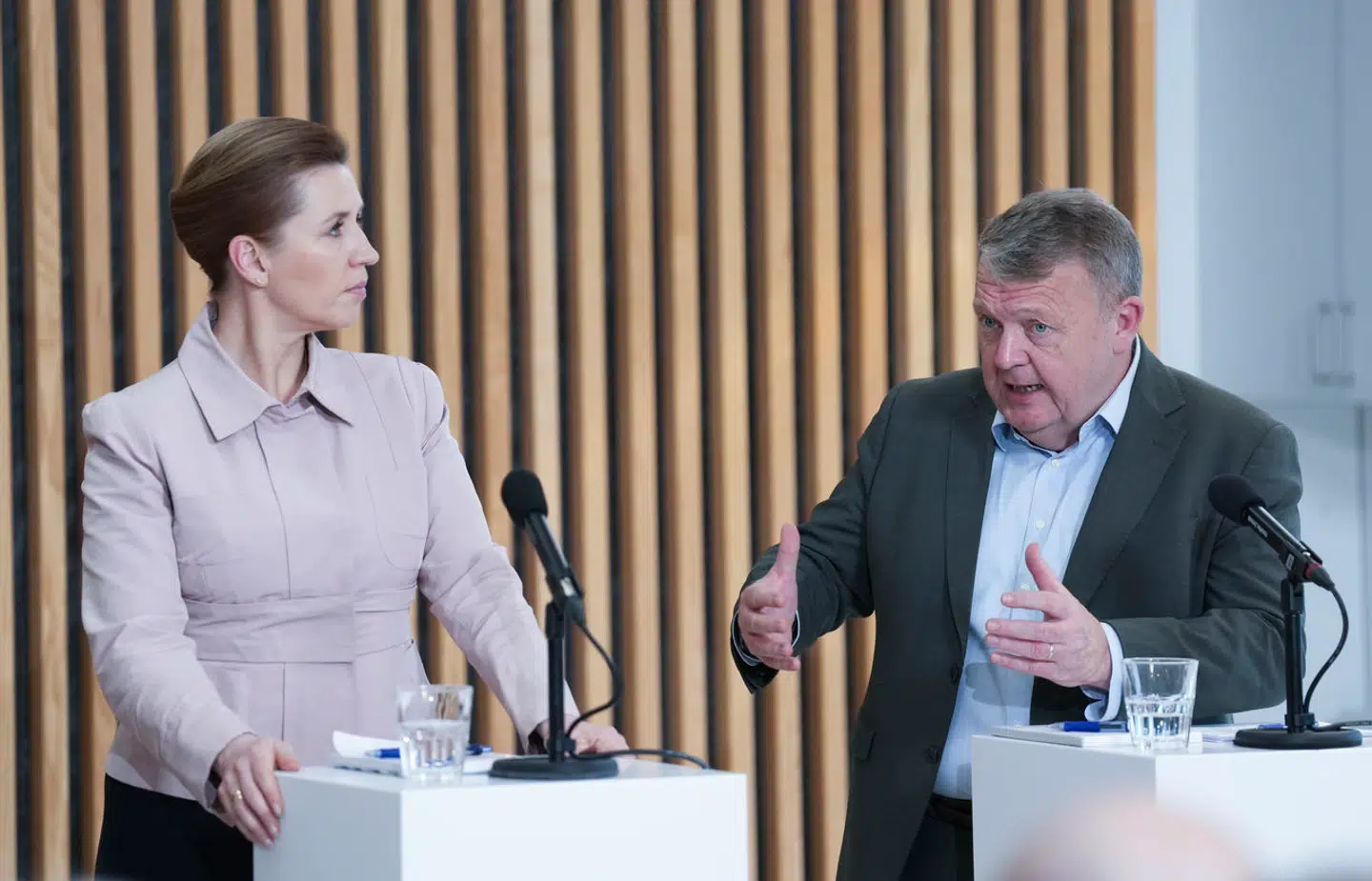 Mette Frederiksen (S) og Lars Løkke Rasmussen (M), da de præsenterede regeringens udspil til en ældrereform på plejehjemmet Bertram Knudsens Have.