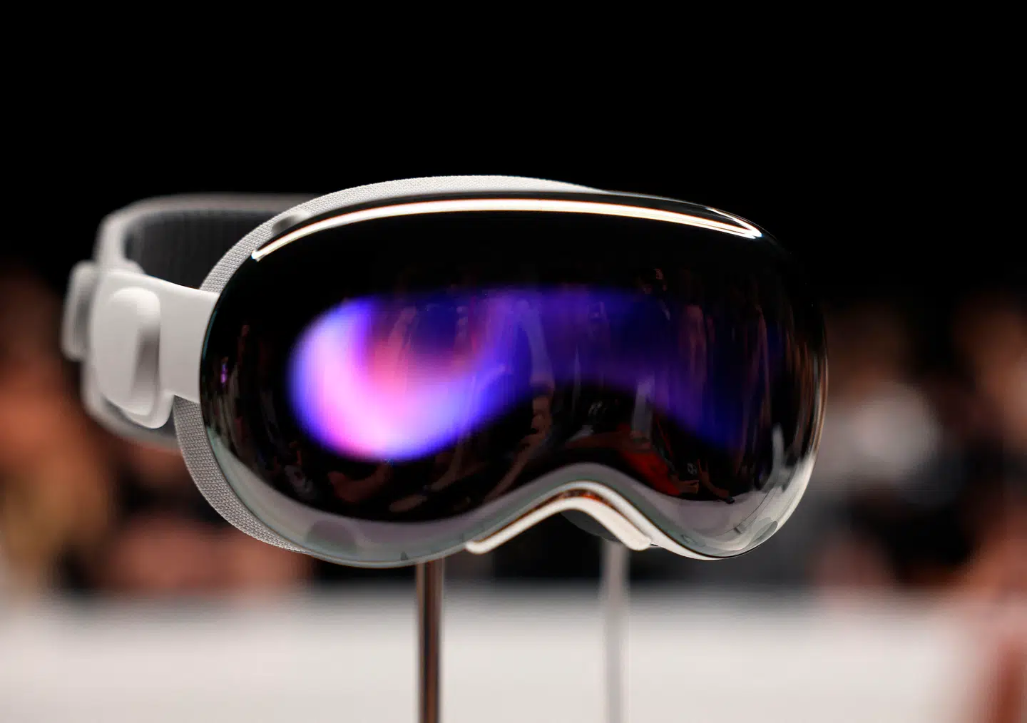 I dag udsender Apple sit seneste stykke legetøj: den interaktive skibrille Vision Pro, der kombinerer virtual reality med en klassisk computerskærm. Foto: Justin Sullivan, Getty Images, Scanpix.