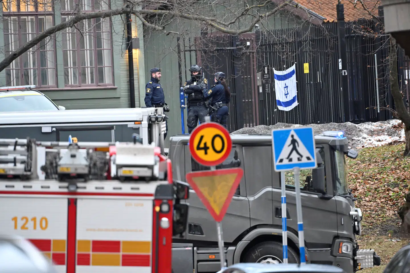 Personalet på den israelske ambassade i Stockholm fandt onsdag en mistænkelig genstand. Det førte til, at politiet afspærrede området, mens genstanden blev undersøgt.