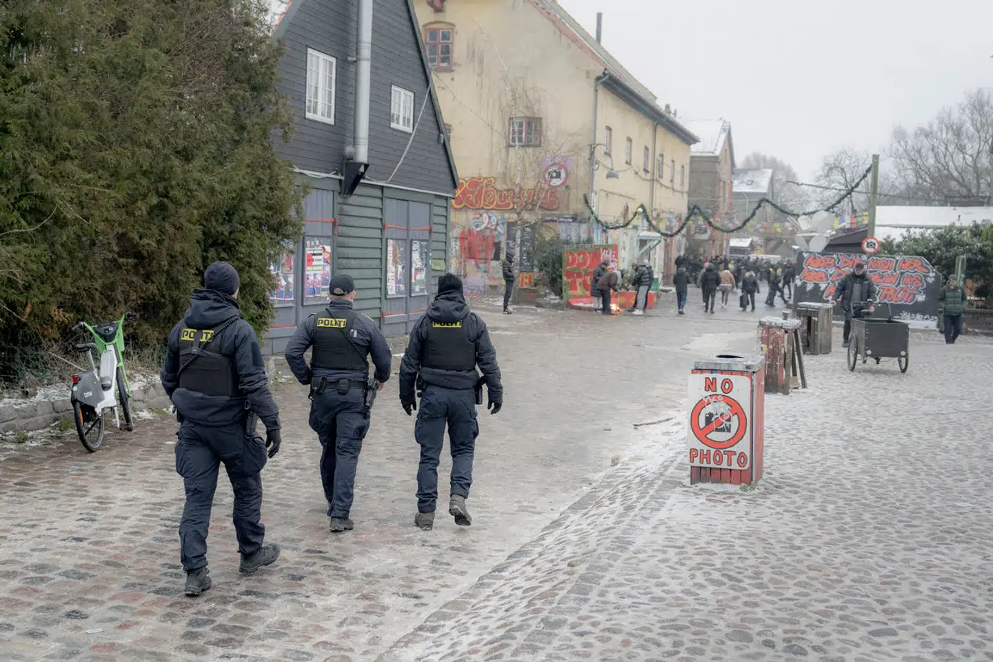 Politiet patruljerer på Christiania, hvor staffen for besiddelse og indtagelse af euforiserende stoffer er fordoblet.