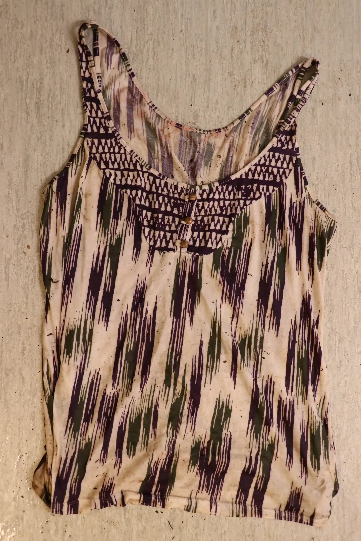 Kvinden var iført en top i størrelse S af mærket GAP.