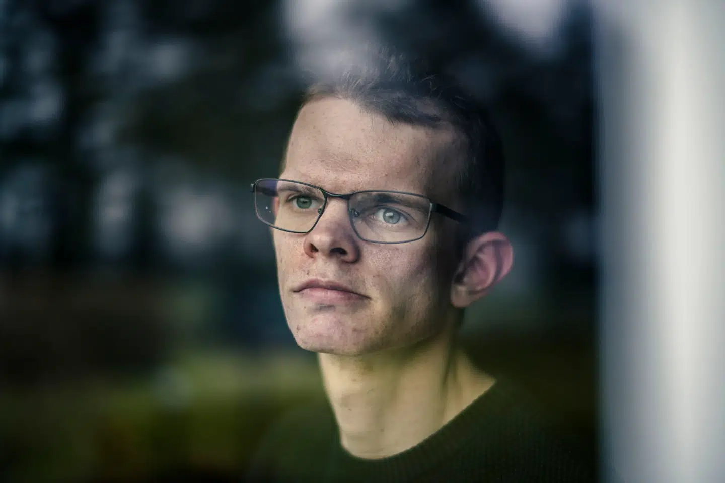 Det er ikke, fordi 26-årige Mads Dam Kristiansen ikke har mennesker i sit liv. Men han savner nære relationer, som han kan have dybe samtaler med.