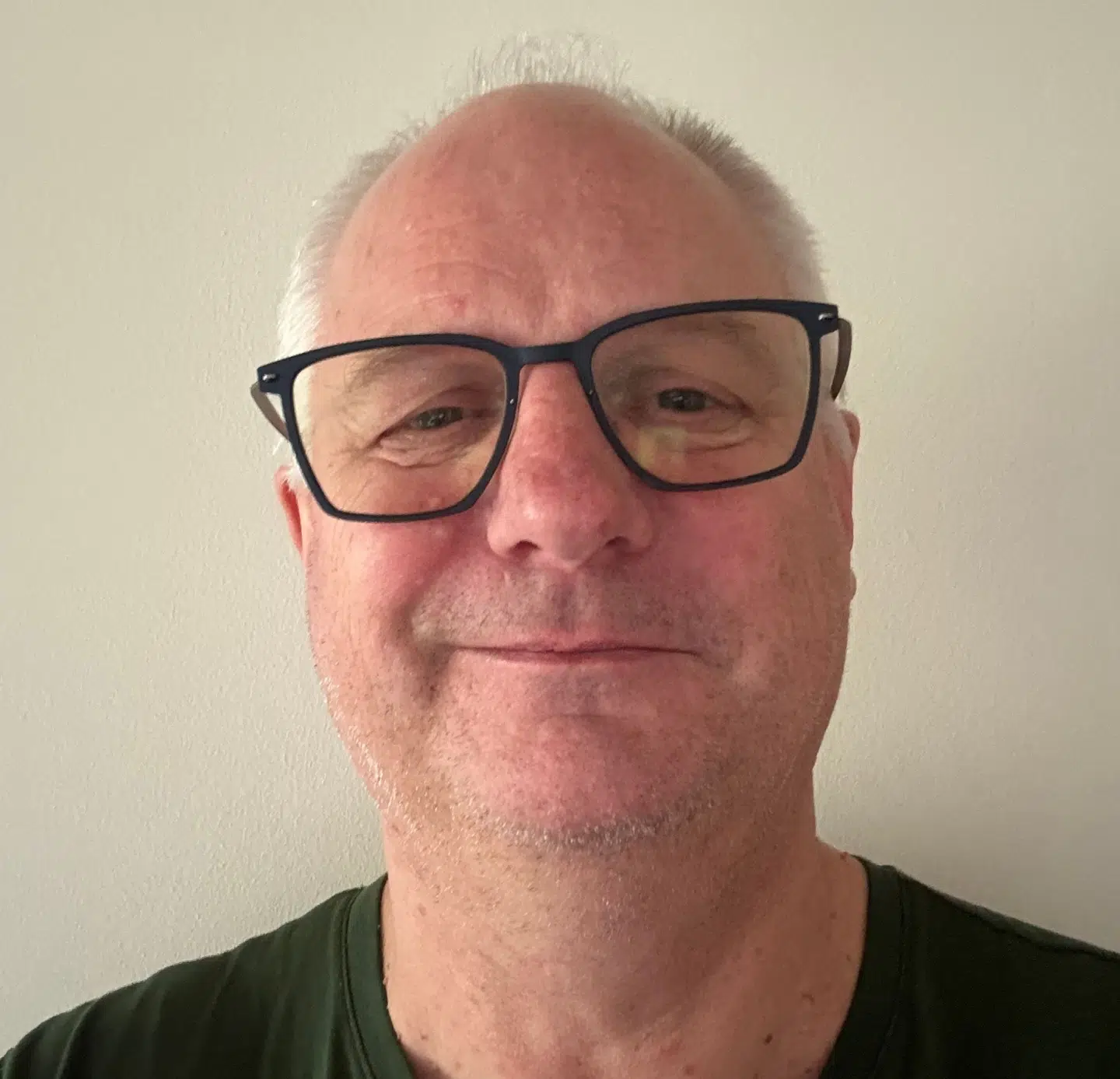 Michael Sommer-Bruhn er bestyrelsesformand for boligafdelingen Stævnen, hvor 65 boliger fredag blev evakueret på grund af fare for nedstyrtning.