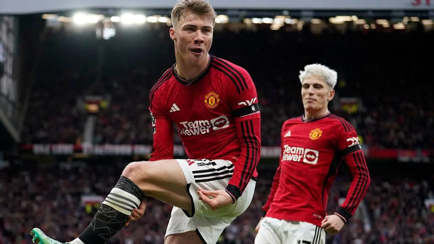 Rasmus Højlund fejrede sin scoring med en guitarlignende optræden.