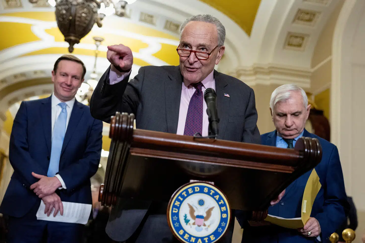Chuck Schumer, der leder Demokraterne i Senatet, siger, at en indledende afstemning om lovforslag med hjælp til Ukraine og Israel vil finde sted senest onsdag. (Arkivfoto).