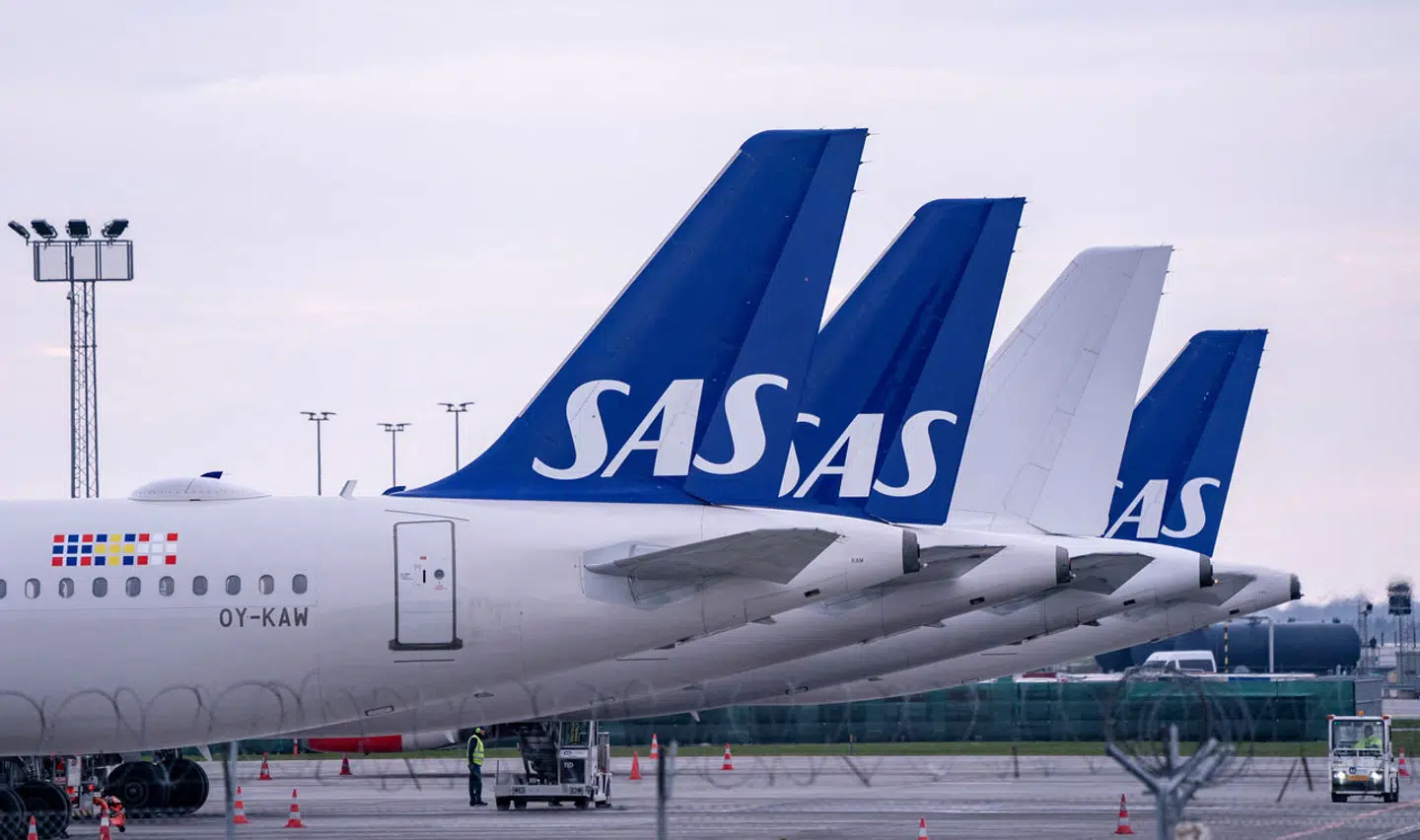 FILE PHOTO: Scandinavian Airlines (SAS) Airbus A320 planes are parked at Copenhagen airport in Kastrup, Denmark, March 15, 2020. TT News Agency/Johan Nilsson via REUTERS ATTENTION EDITORS – THIS IMAGE WAS PROVIDED BY A THIRD PARTY. SWEDEN OUT.NO COMMERCIAL OR EDITORIAL SALES IN SWEDEN./File Photo
