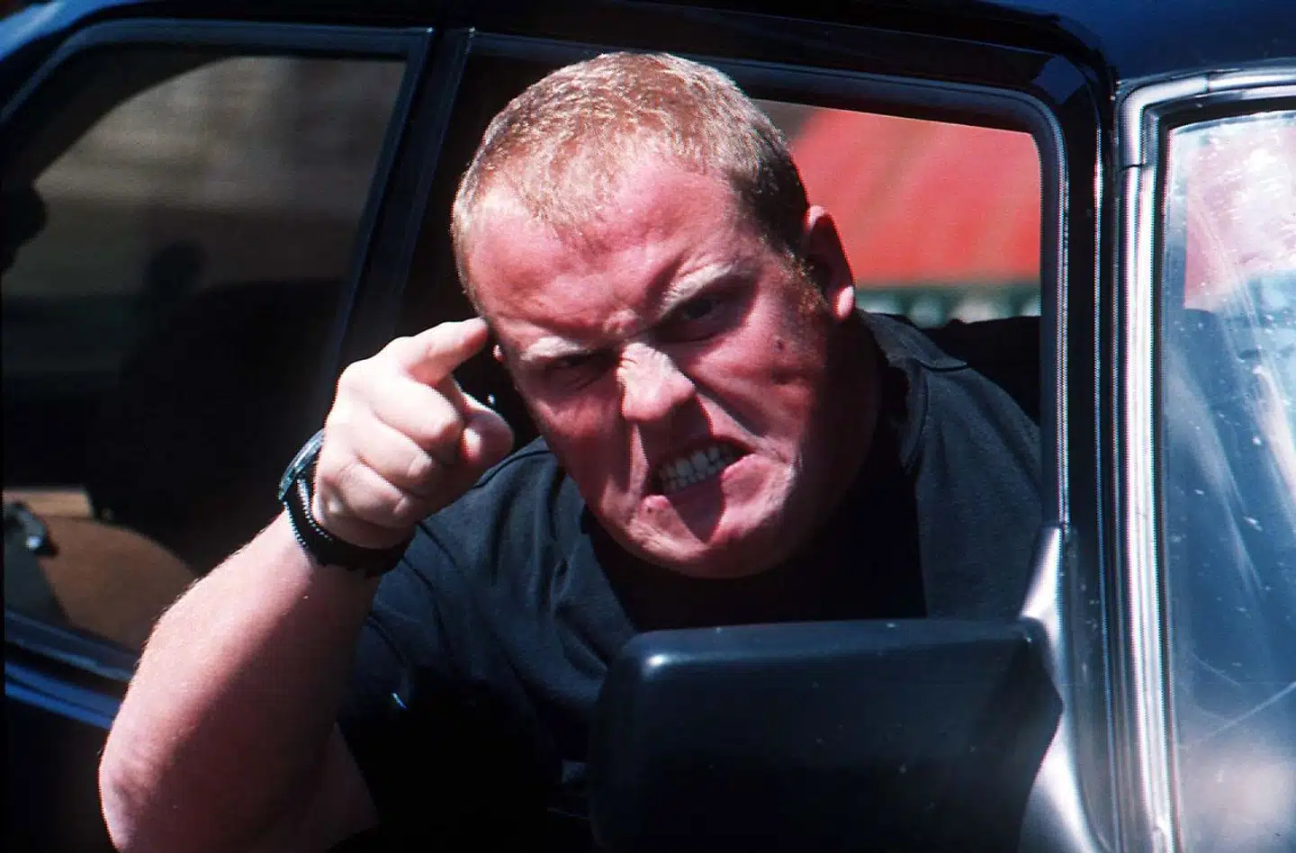 Når vi har travlt, kommer vi ofte til at tro, at de andre bilister bevidst forsøger at genere os, fortæller psykologen bag de fem råd mod vejvrede.