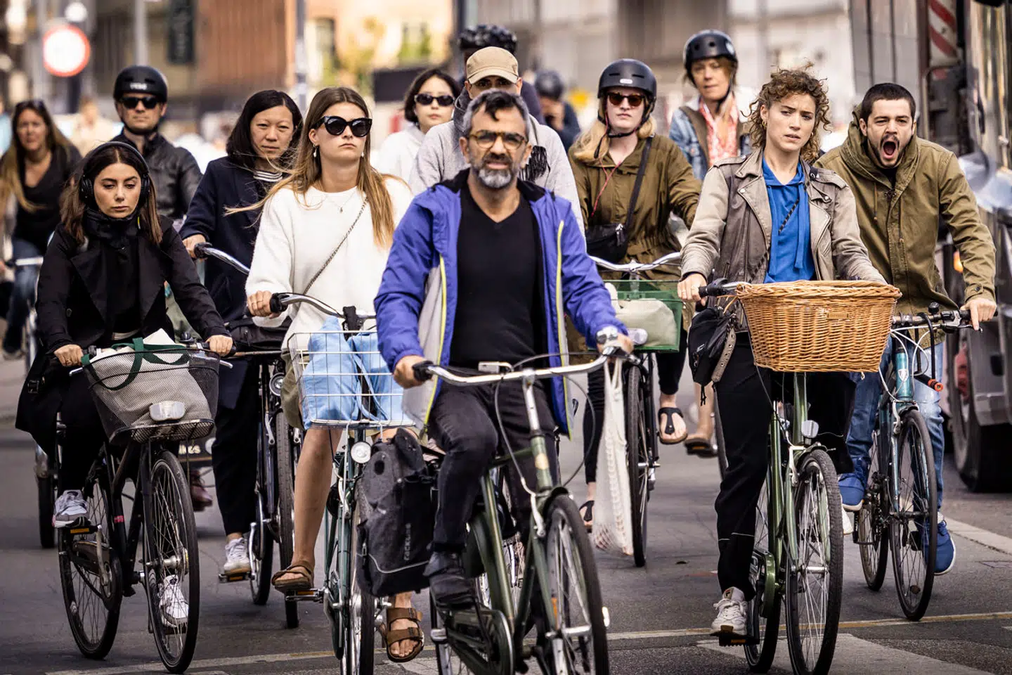 Billigere offentlig transport vil få folk til at droppe cyklen, advarer transportminister Thomas Danielsen (V).