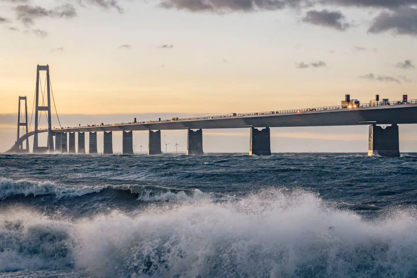 Ved Storebæltsbroen er der opsat skilte, som advarer om den nye kontrol.