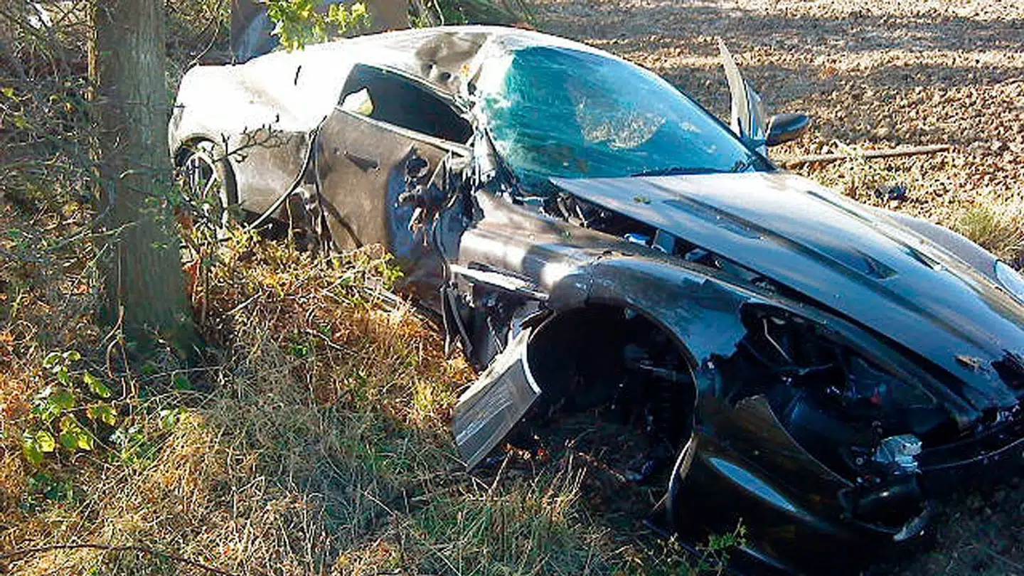 Sådan så Bendtners bil ud efter ulykken i 2009.