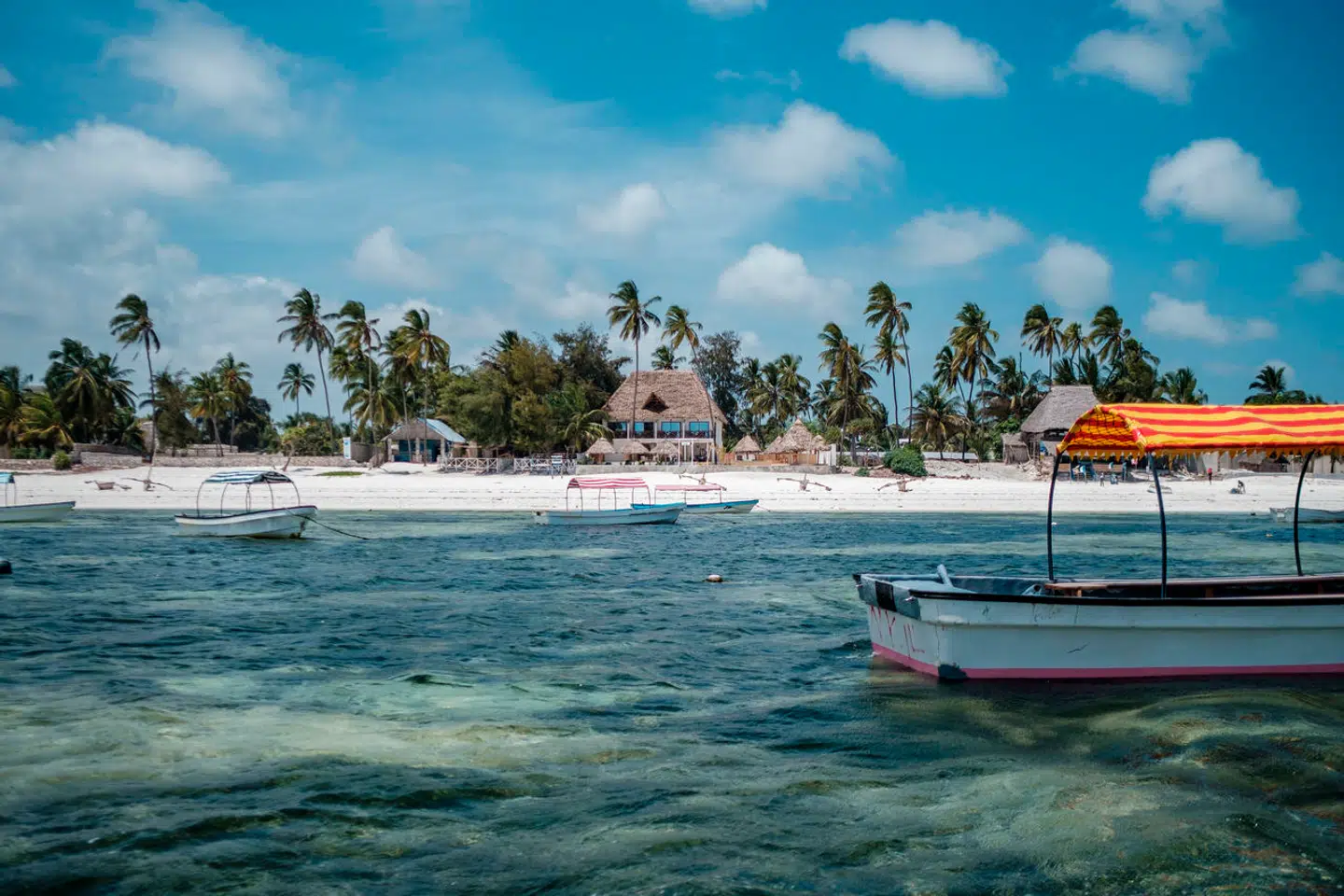 Zanzibar har en befolkning på under to millioner mennesker, men i 2023 modtog øen ud for Tanzanias kyst mere end 630.000 turister.