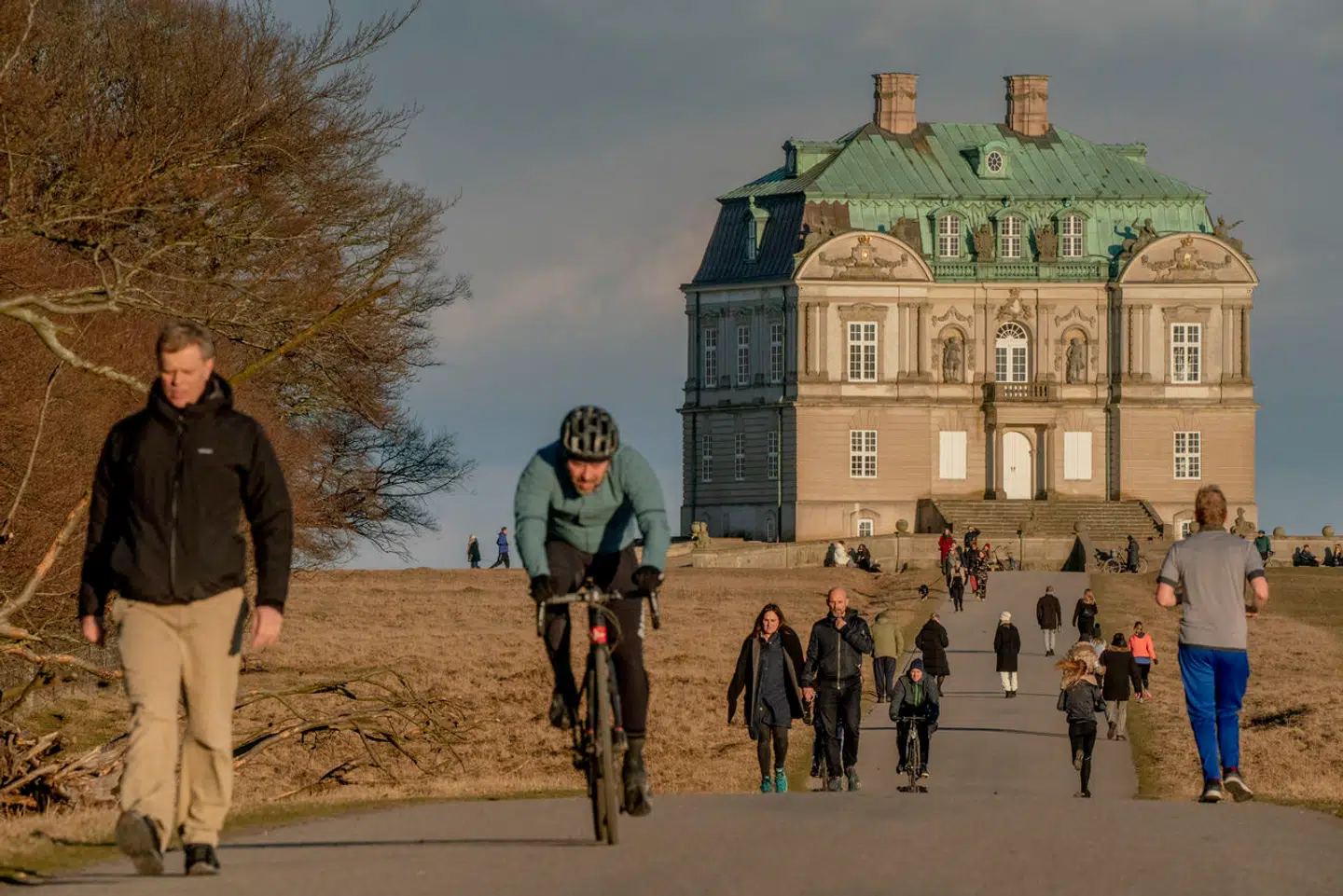 Flere end tidligere har et stillesiddende aktivitetsniveau i fritiden.