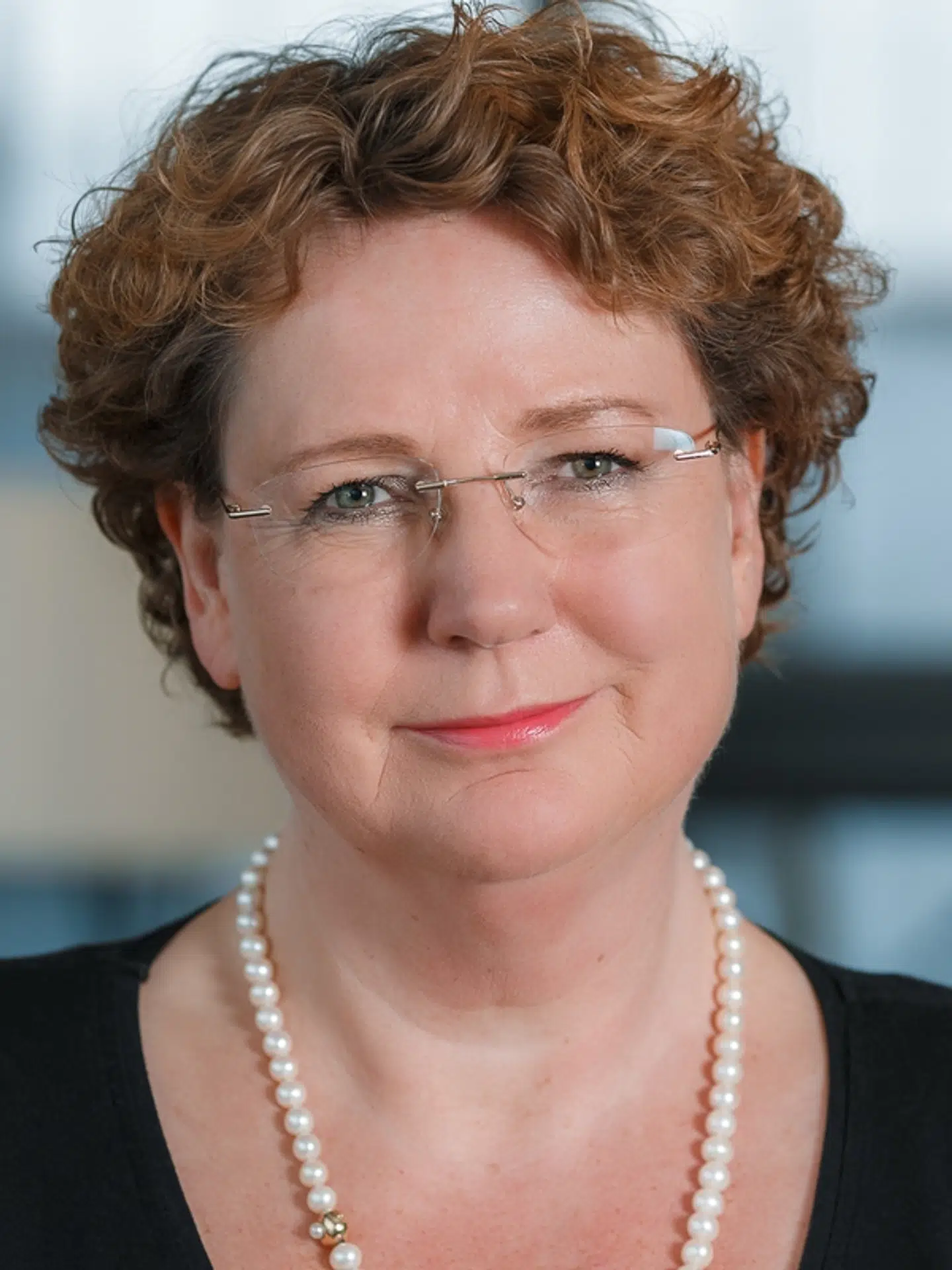 Karen-Inger Bast, direktør i Patienterstatningen, er lodret uenig med Rigshospitalet: Smittede patienter fra Riget skulle have været informeret om, at skimmelsvamp stammede fra hospitalet.