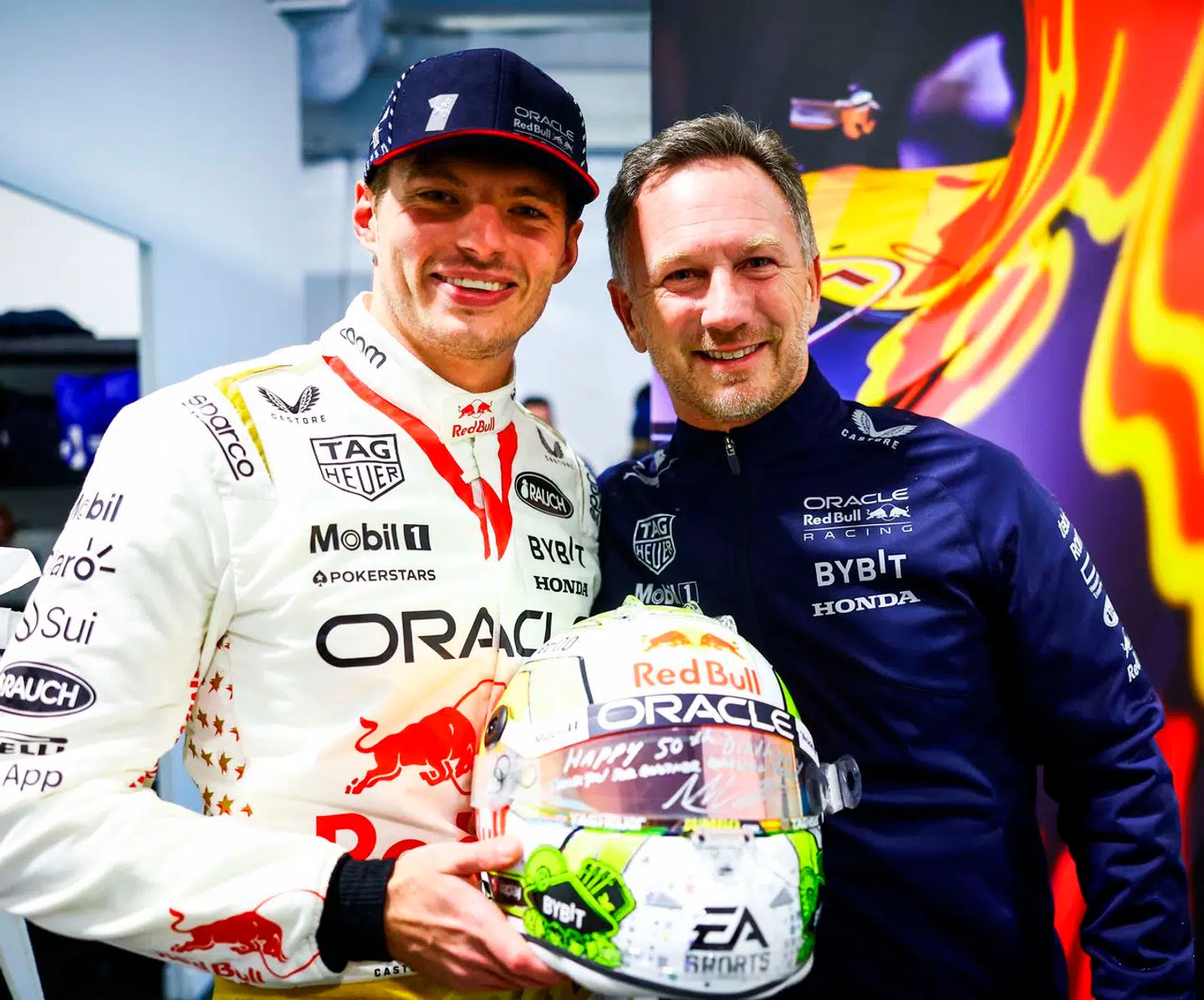 Først vandt Christian Horner (th.) fire verdensmesterskaber med tyske Sebastian Vettel som kører. De seneste tre sæsoner har hollandske Max Verstappen (tv.) vundet verdensmesterskabet for Horner.