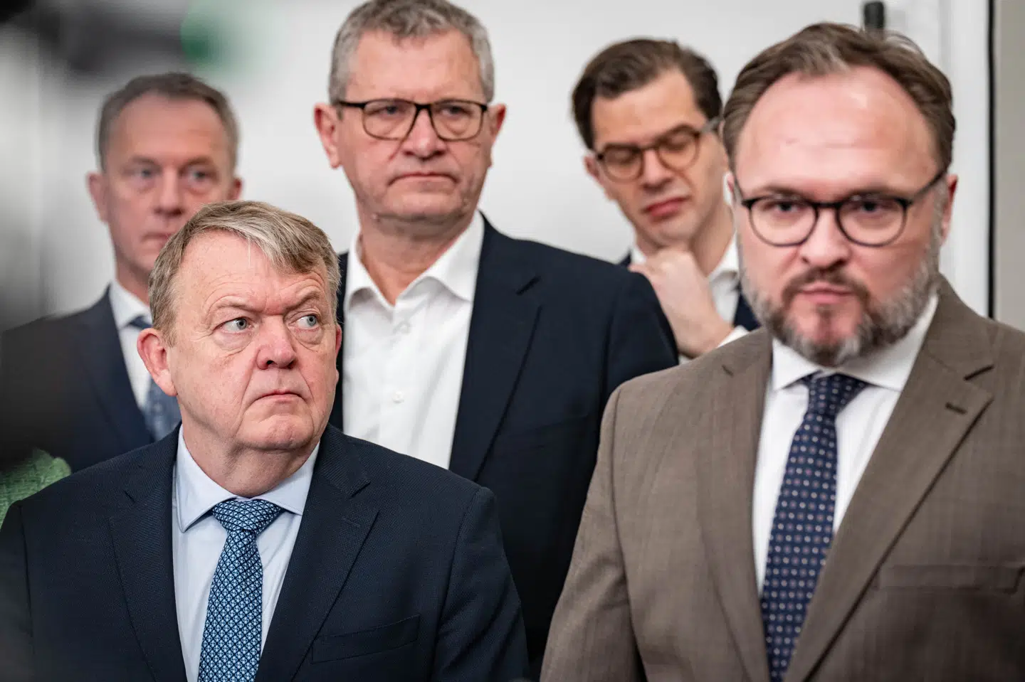 Udenrigsminister Lars Løkke Rasmussen (M) og minister for udviklingssamarbejde og global klimapolitik Dan Jørgensen (S) melder nu ud om UNRWA, der har mødt voldsomme anklager. (Arkivfoto).