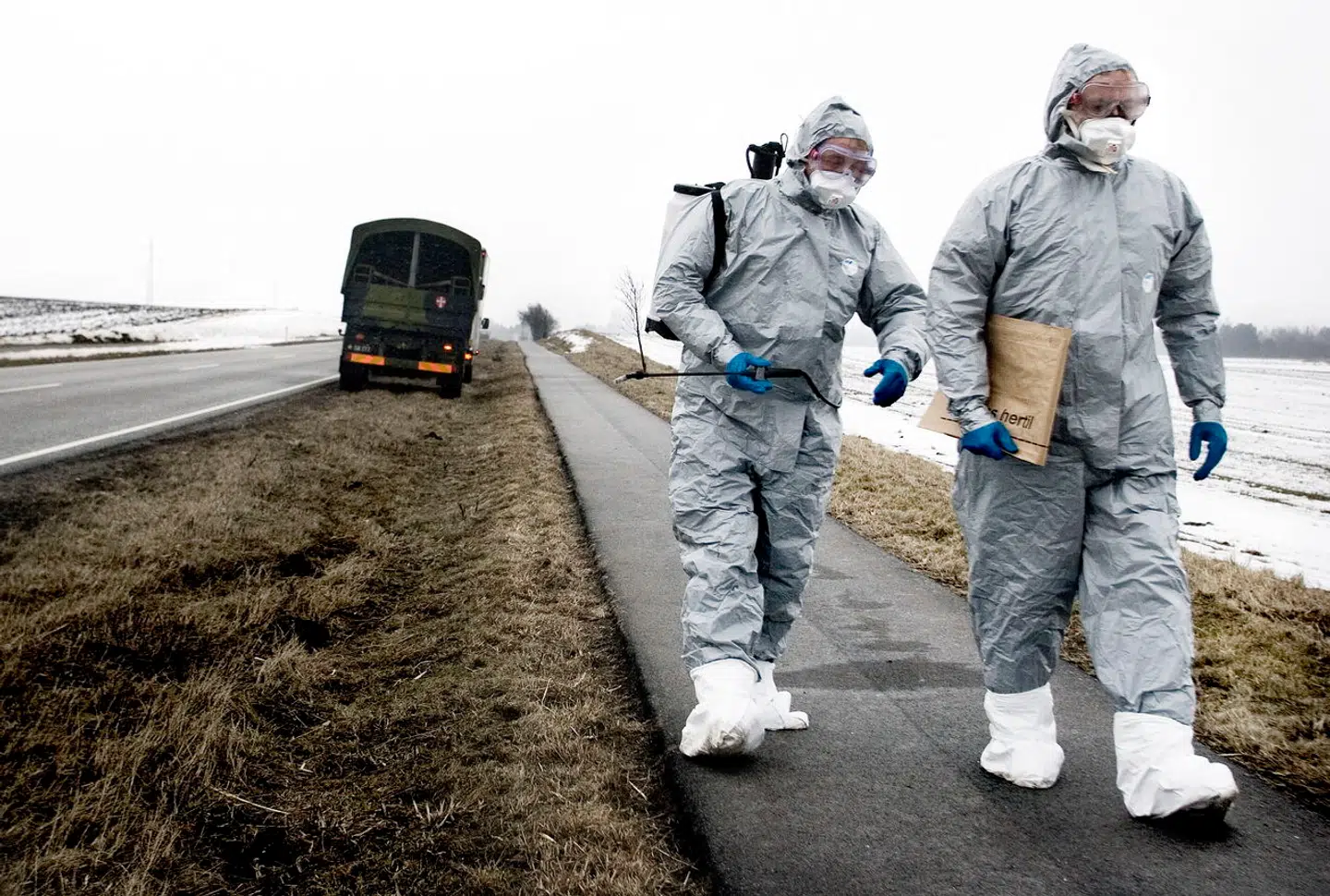Danmark har et alsidigt civilforsvar, som blandt andet træder til under oversvømmelser, brand og som her udbrud af fugleinfluenza. Men det civile beredskab er på ingen måde klar til hybridkrig. Eller rigtig krig for den sags skyld. Det mener formanden for Danske Beredskaber, Jarl Vagn Hansen.