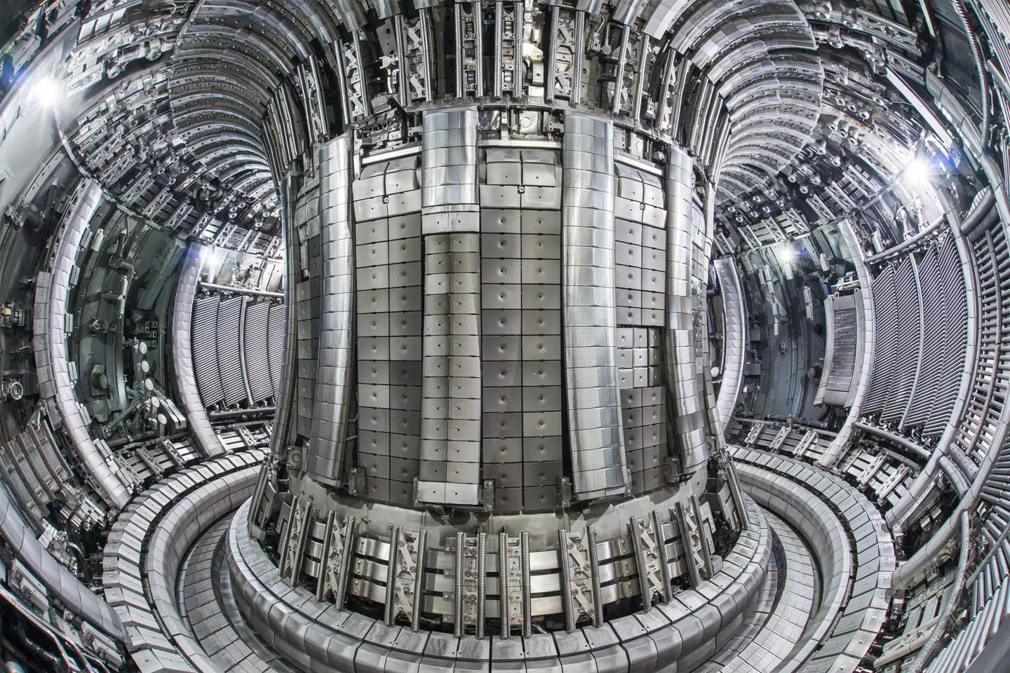 Sådan ser det indvendige ud i den såkaldte Jet Tokamak, der kan producere fusionsenergi.