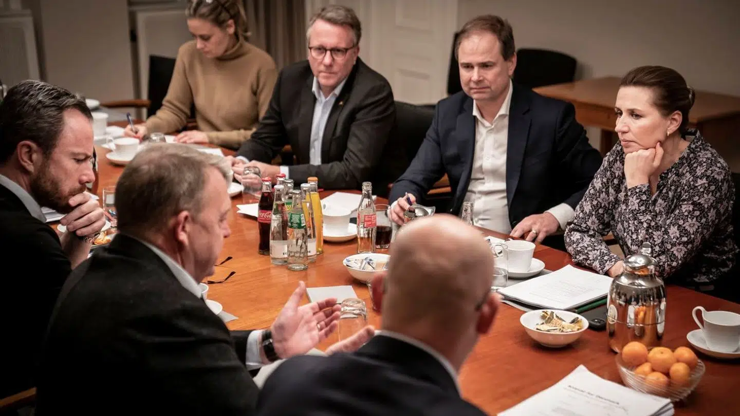 Tirsdag 3. december 2022 klokken 17.18. Mette Frederiksen (S), Nicolai Wammen (S), Morten Bødskov (S), Jakob Ellemann-Jensen (V), Jakob Engel Schmidt (M) og Lars Løkke Rasmussen (M) danner regering efter det sidste møde på Marienborg i Kongens Lyngby. Klokken 20.20 satte Mette Frederiksen sig i sin bil for at tage turen til Amalienborg, hvor hun kunne oplyse Dronningen om, at hun nu kan danne regering.