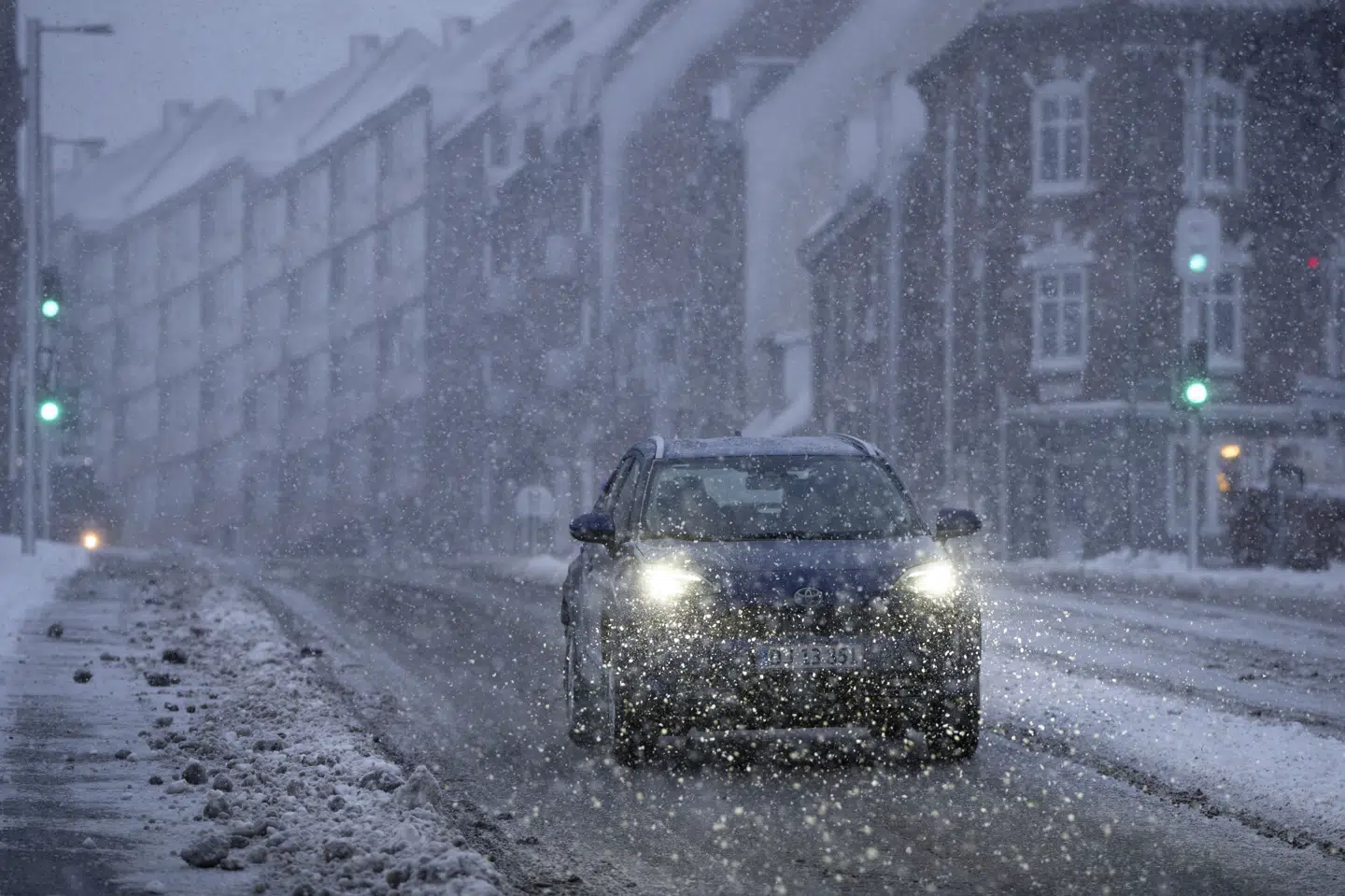 Snevejret kan vare i 12 til 18 timer, før det går over i regn eller helt ophører, skriver DMI på sin hjemmeside. (Arkivfoto).