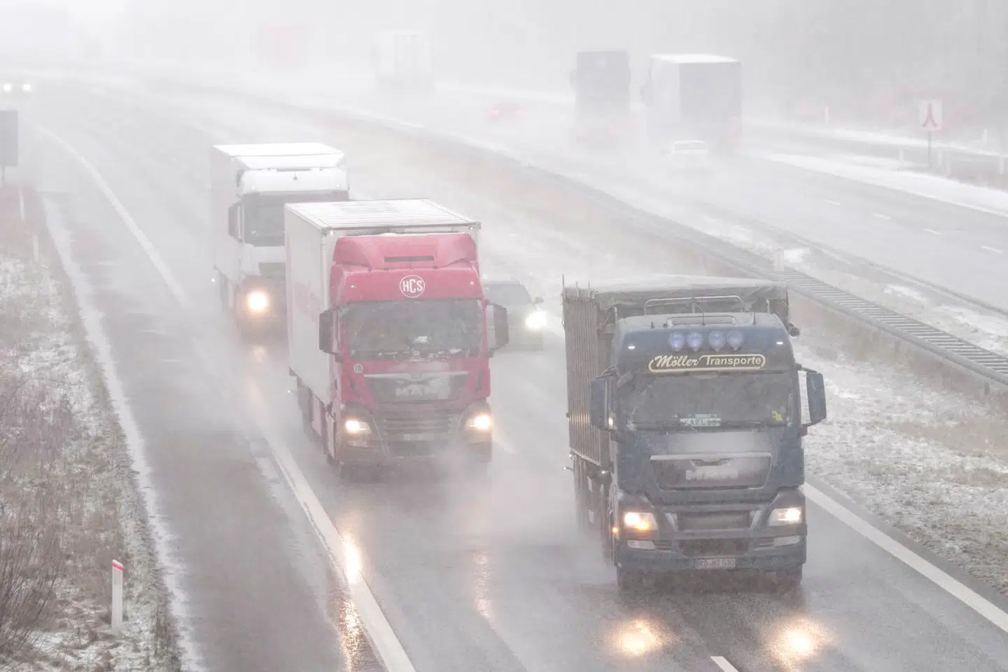 Snevejr og rejsetrafik på grund af vinterferien skaber tung trafik på motorvej E45 ved Christiansfeld.