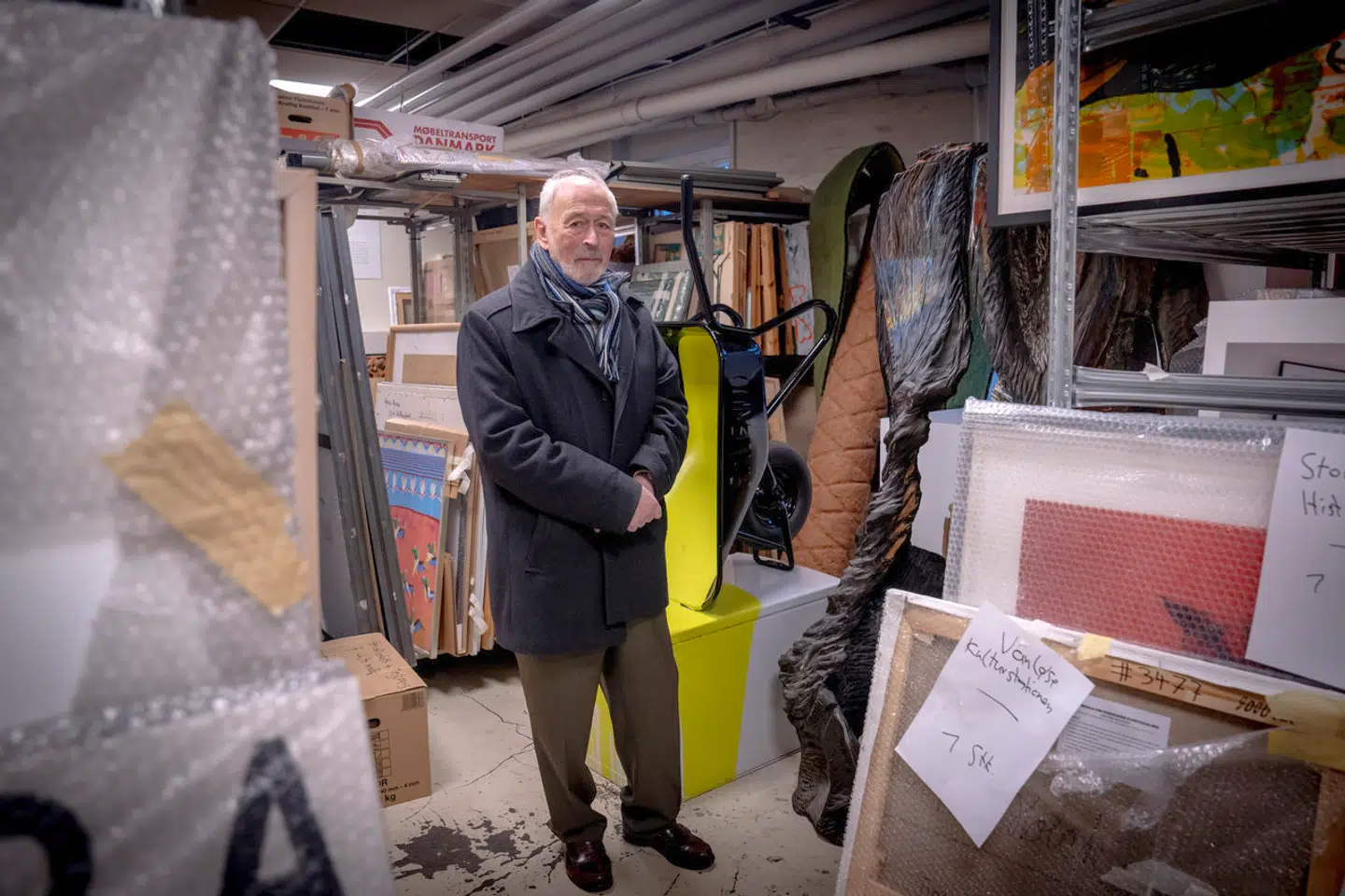 Finn Rudaizky, Dansk Folkeparti, på besøg i Københavns Kommunes kunstdepot.
