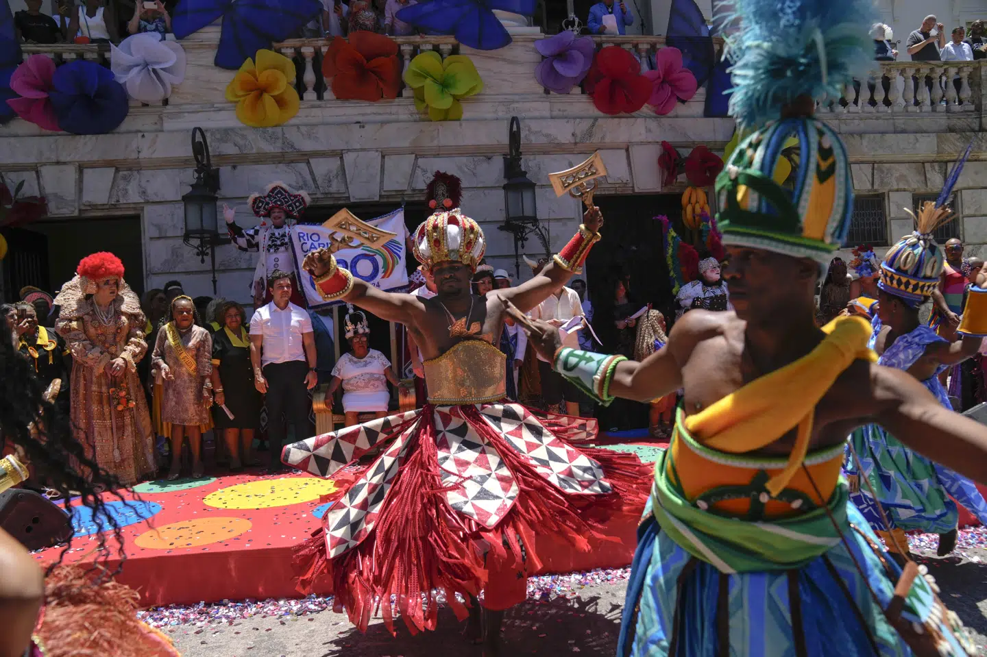 Her danser optrædende før den ceremoni, der markerer, at karnevallet i Rio de Janeiro officielt begynder.
