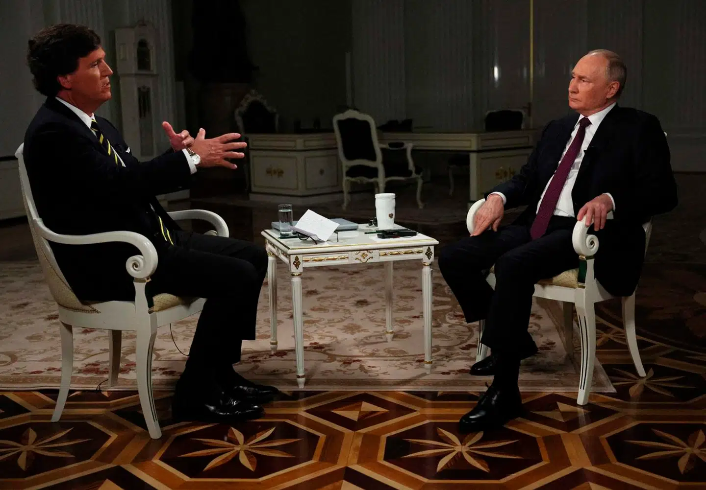 Den 9. februar interviewede Tucker Carlson den russiske præsident Vladimir Putin i Moskva, Rusland. Interviewet startede ud med en halv times monolog af Putin selv om Ruslands historie.