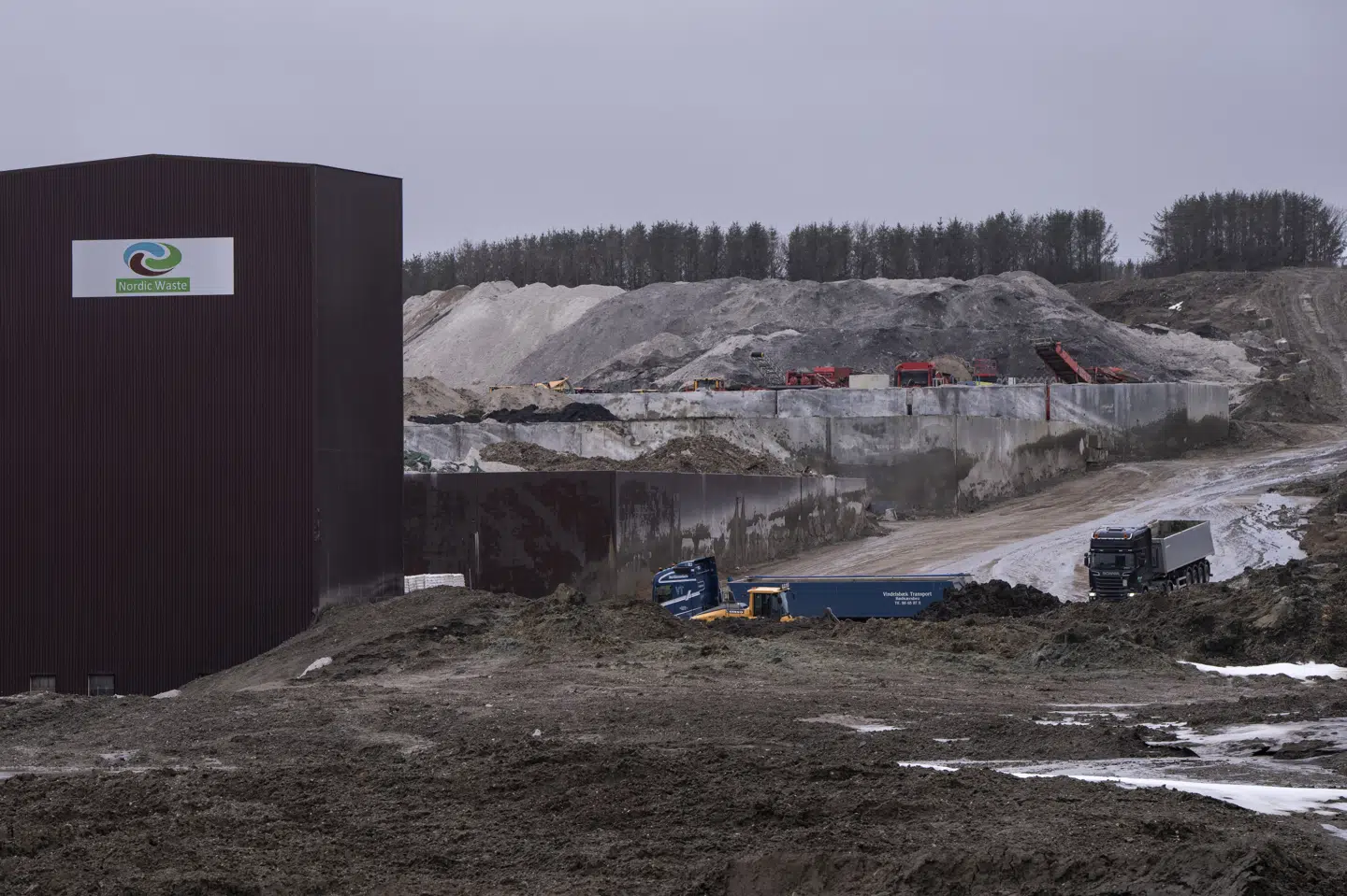 De ansatte hos Nordic Waste bar ikke værnemidler, der skulle sikre mod sundhedsskadeligt støv. Det udløste i december påbud fra Arbejdstilsynet. På den baggrund opfordrer 3F Randers medlemmer, der tidligere har arbejdet på pladsen, til at få taget et lægetjek. (Arkivfoto).