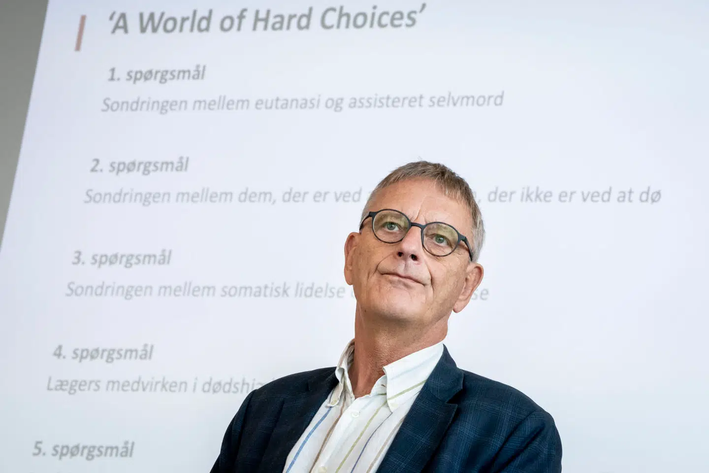 Ifølge min overbevisning skal dødshjælp kun være en rettighed for patienter, der er døende og som selv ønsker det og som har store lidelser, skriver Thomas Søbirk Petersen. Her taler formand for Det Etiske Råd, Leif Vestergaard Pedersen, om abortgrænse og aktiv dødshjælp.