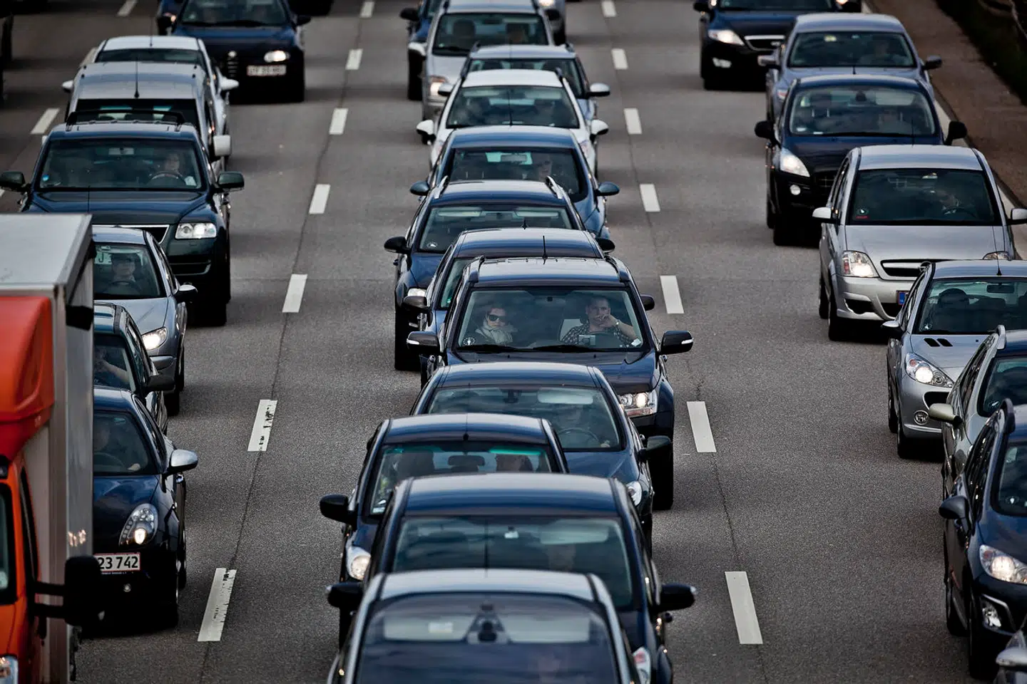 Priskrigen på nye biler har sat priserne på brugte biler under stort pres, og det har kostet bilejere og -sælgere et enormt beløb.