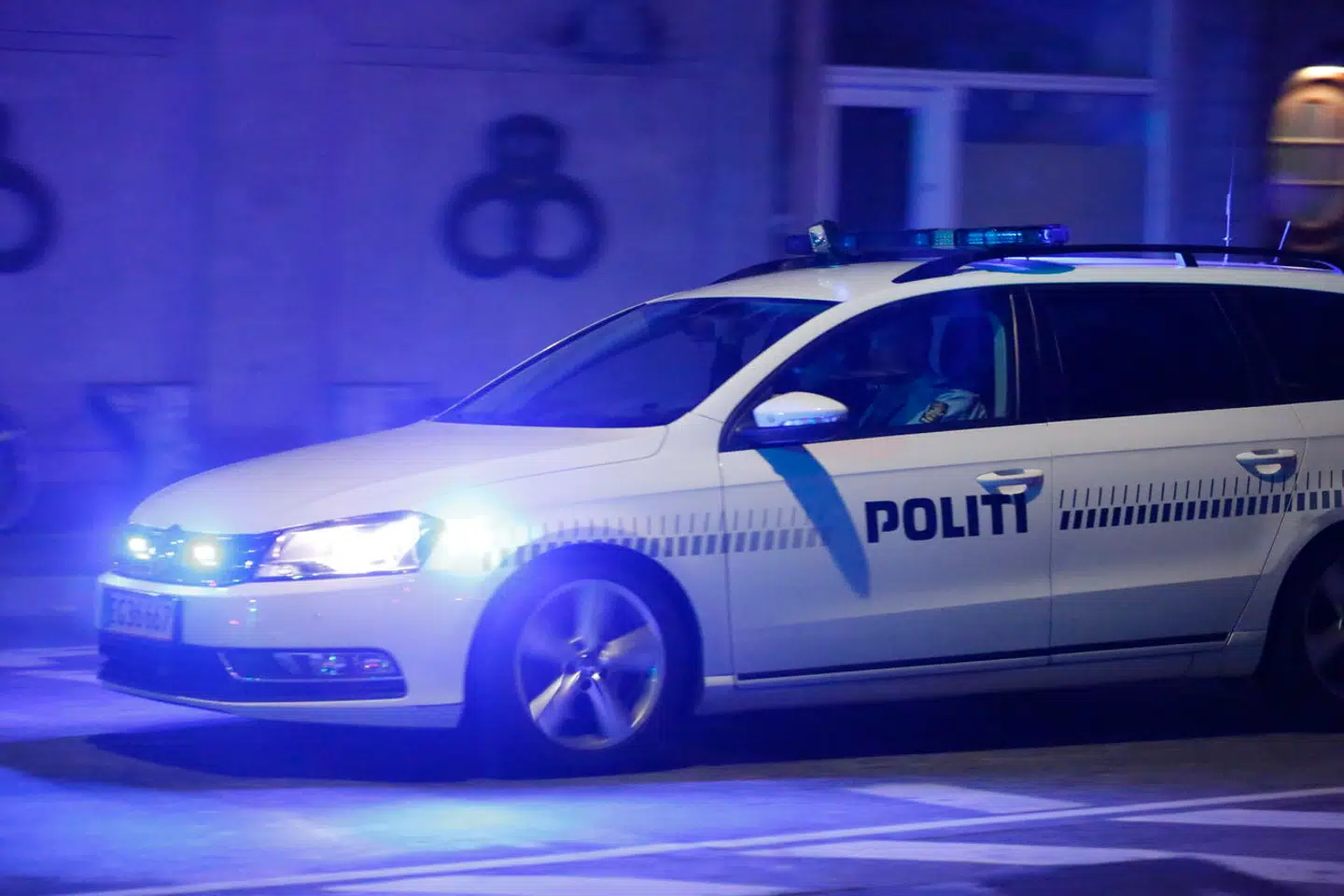 Politiet rykkede massivt ud til en opgang på Frederiksberg i nat.