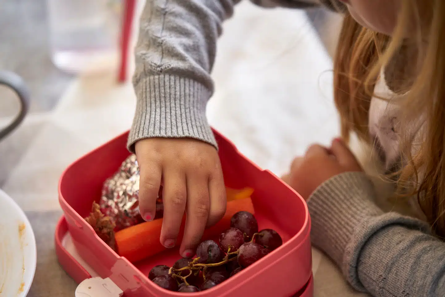 Når man vælger at blive forældre, medfølger et ansvar. Et ansvar, der betyder, at man skal nære omsorg for sit barn. Herunder, at ens barn får noget at spise, skriver Jes Brinchmann.