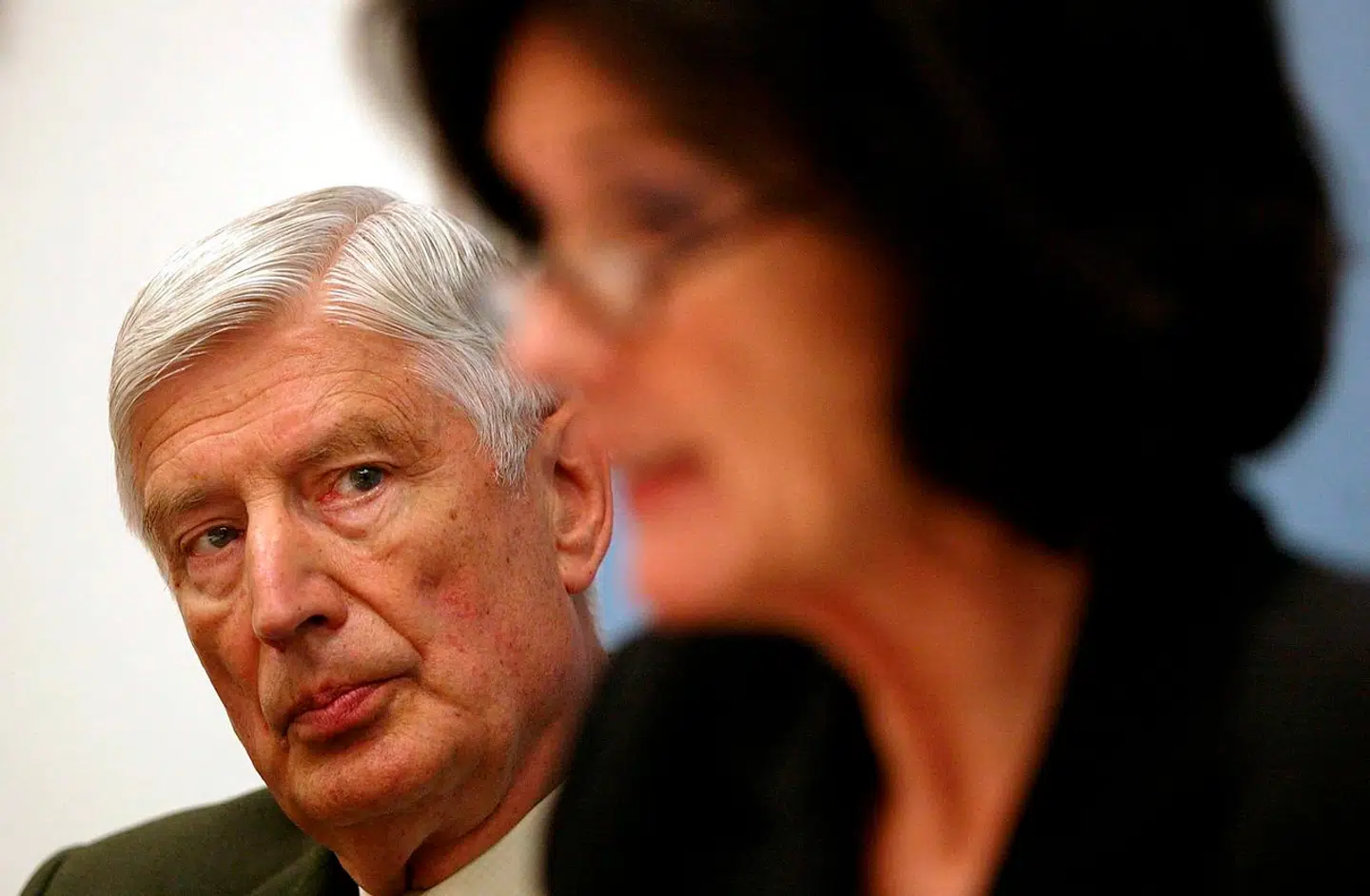 Den tidligere hollandske premierminister Dries van Agt ses her ved et møde i 2002. Han og hustruen ønskede at dø sammen, og de fik lov til at modtage aktiv dødshjælp hånd i hånd.