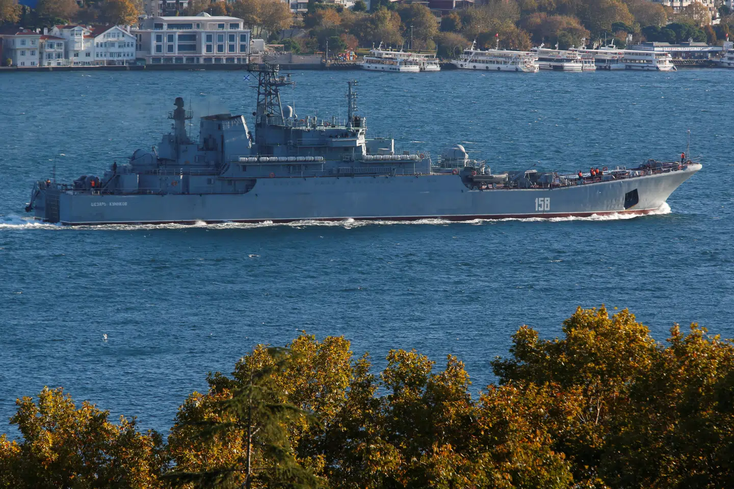 Den russiske flådes store landgangsskib "Caesar Kunikov" er ramt af et ukrainsk angreb, bekræfter militæret onsdag. (Arkivfoto)