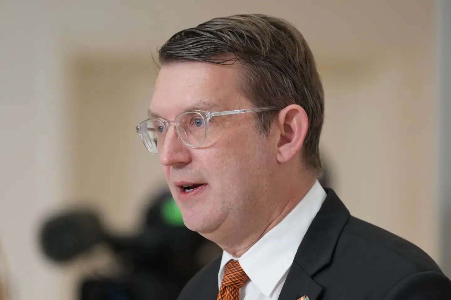 Danmark opfylder nu Natos målsætning om, at Nato-landene skal bruge to procent af bruttonationalproduktet på forsvar. Det siger forsvarsminister Troels Lund Poulsen (V).