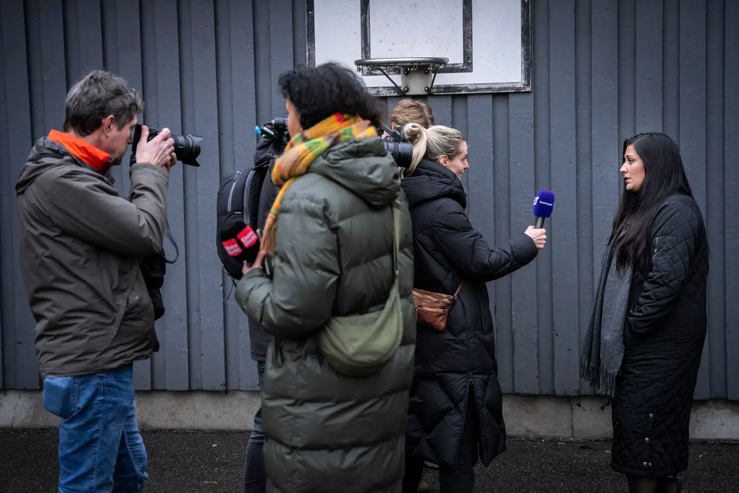 Pressen var mødt talstærkt op på Borup Skole, men på pressemødet afviste Lars Nedergaard, som er chef for skoler og dagtilbud i Køge Kommune, at svare på de mest centrale spørgsmål.