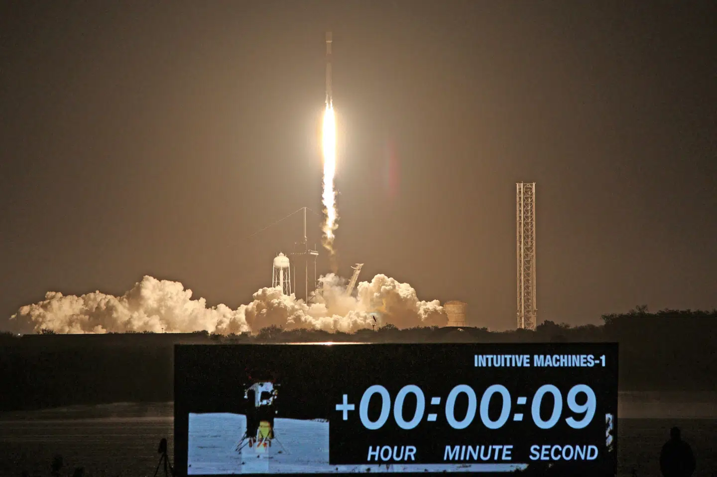 Den amerikanske rumfartsorganisation Nasa har betalt Intuitive Machines 118 millioner dollar - cirka 820 millioner kroner - for at fragte udstyr til Månen.