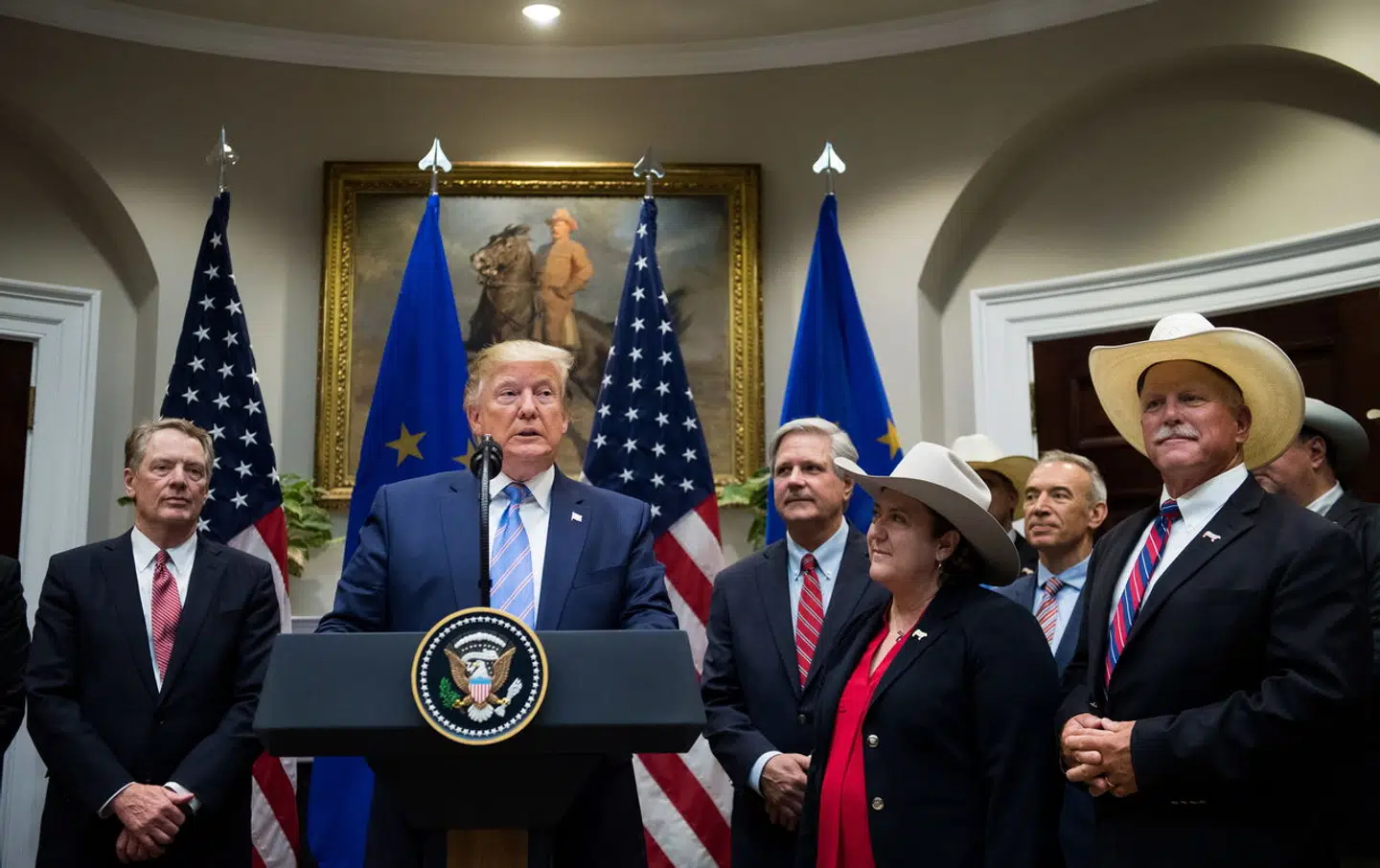 Det er en farlig og fejlagtig strategi at slække Europas bånd til vores vigtigste allierede og spydspidsen i NATO, USA, uanset hvem der residerer i Det Hvide Hus, skriver Anders Vistisen.