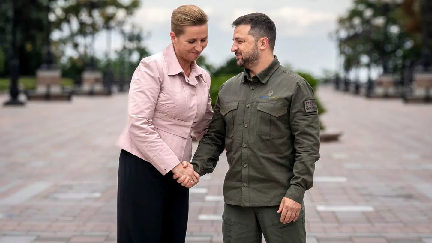 Statsminister Mette Frederiksen (S) ses her med den ukrainske præsident, Volodymyr Zelenskyj, under et møde i Kyiv i september sidste år.