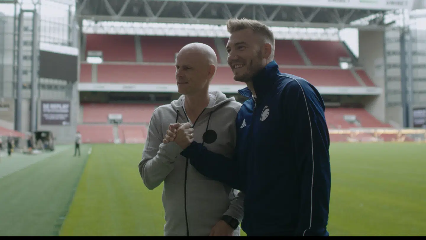 Bendtners afsked med FCK følges med rullende kamera.