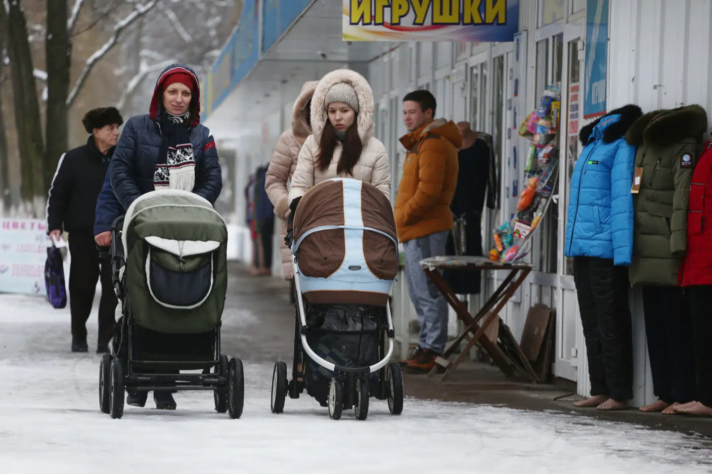 Nyligt billede fra den belejrede ukrainske by Avdijivka i det østlige Ukraine, som er i fare for at blive indtaget af russiske styrker. En talsmand for det ukrainske militær siger, at den "komplicerede situation" med at bringe forsyninger ind og evakuere nogle få hundrede tilbageværende civile er begyndt.