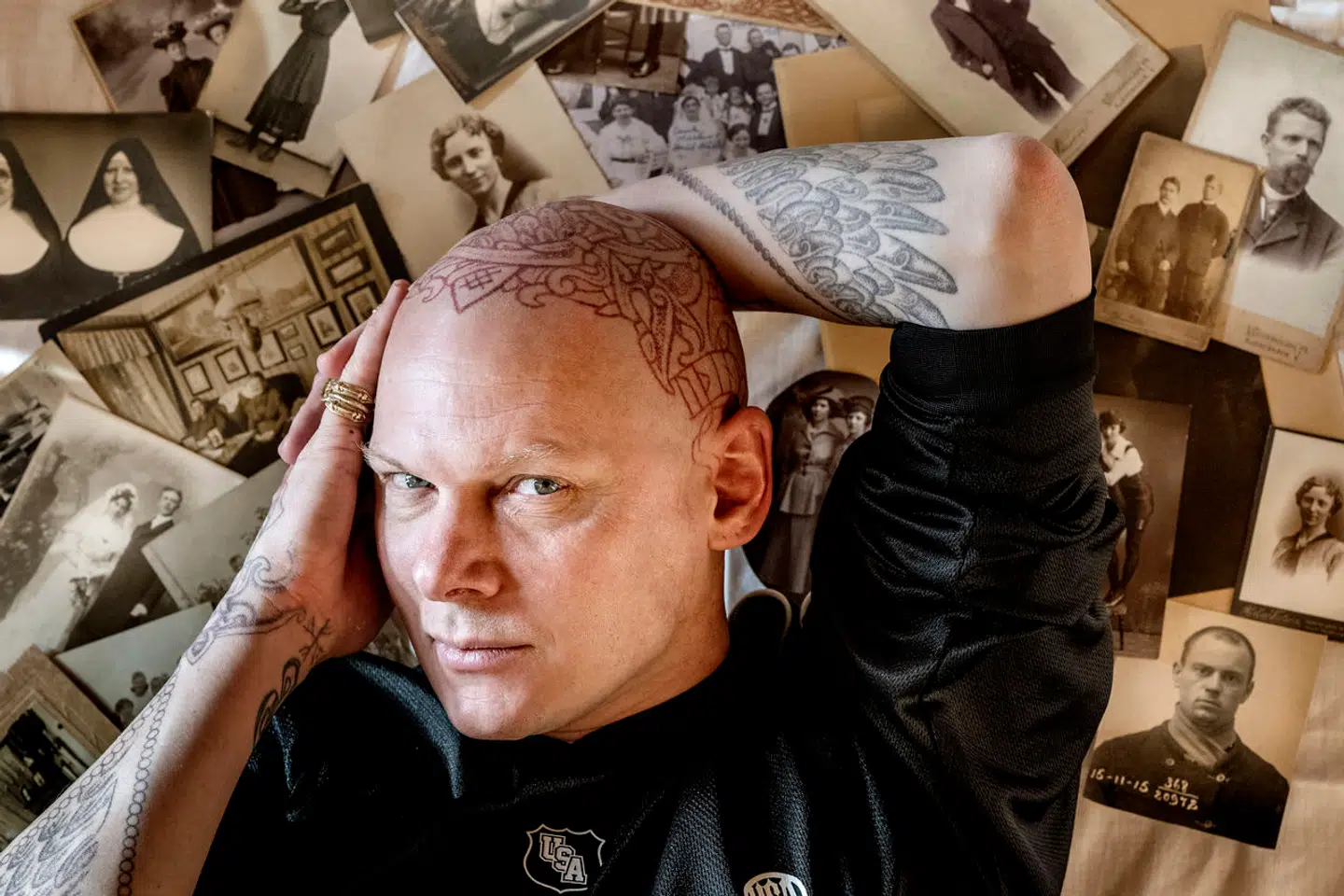 Det var jagten på fotos af sine forfædre, der startede Jim Lyngvilds seneste projekt, familiekrøniken 'Uden skam'.