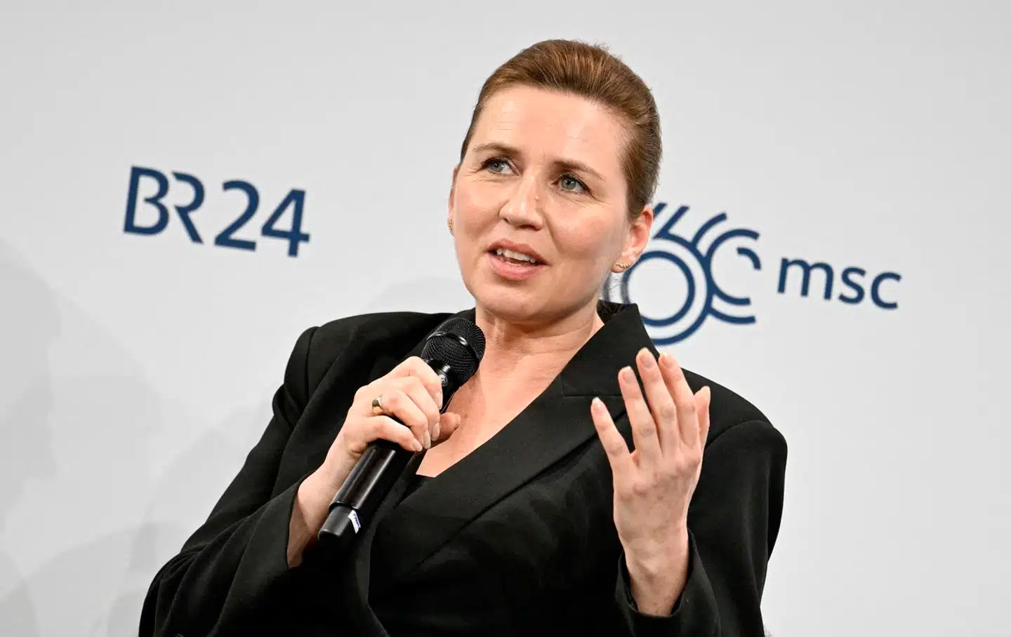 Statsminister Mette Frederiksen (S) deltog i en paneldiskussion ved sikkerhedskonferencen i München. Danmark blev rost for indsatsen i Ukraine.
