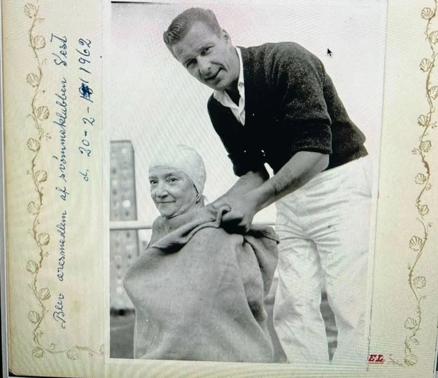 Angelica Petersen fotograferet i 1962, hvor hun i en alder af 70 stadig udførte sit farlige stunt.