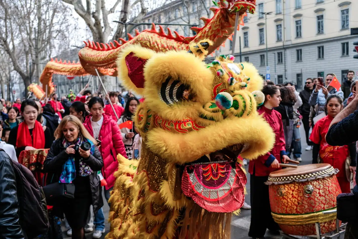 Indgangen til Dragens År er blevet fejret med stor festivitas blandt kinesere verden over gennem den seneste uge. Her et glimt fra et optog i Torino i Norditalien.