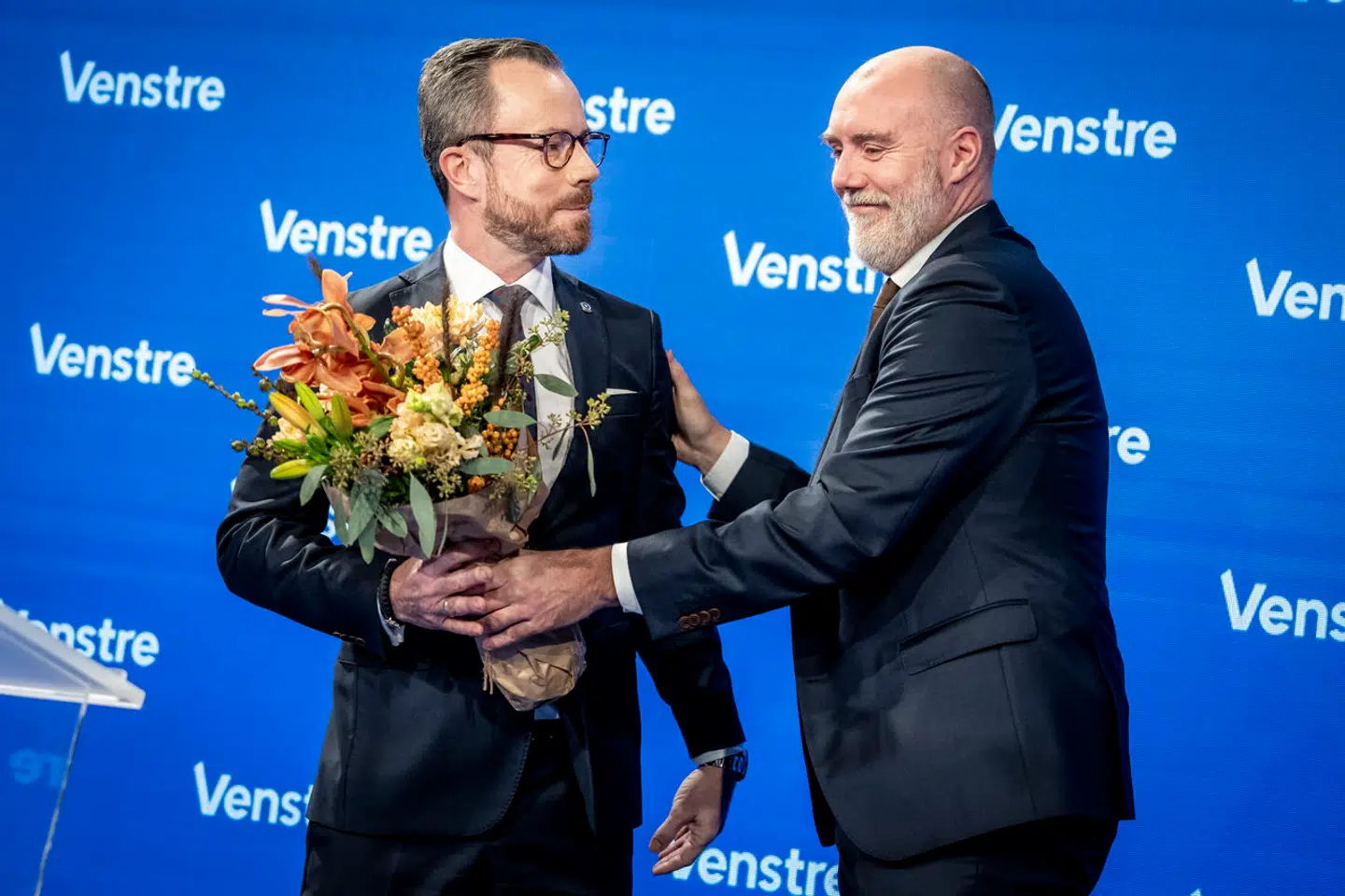 Christian Hüttemeier lykønsker den forhenværende Venstre-formand, Jakob Ellemann-Jensen, i forbindelse med landsmødet sidste år.