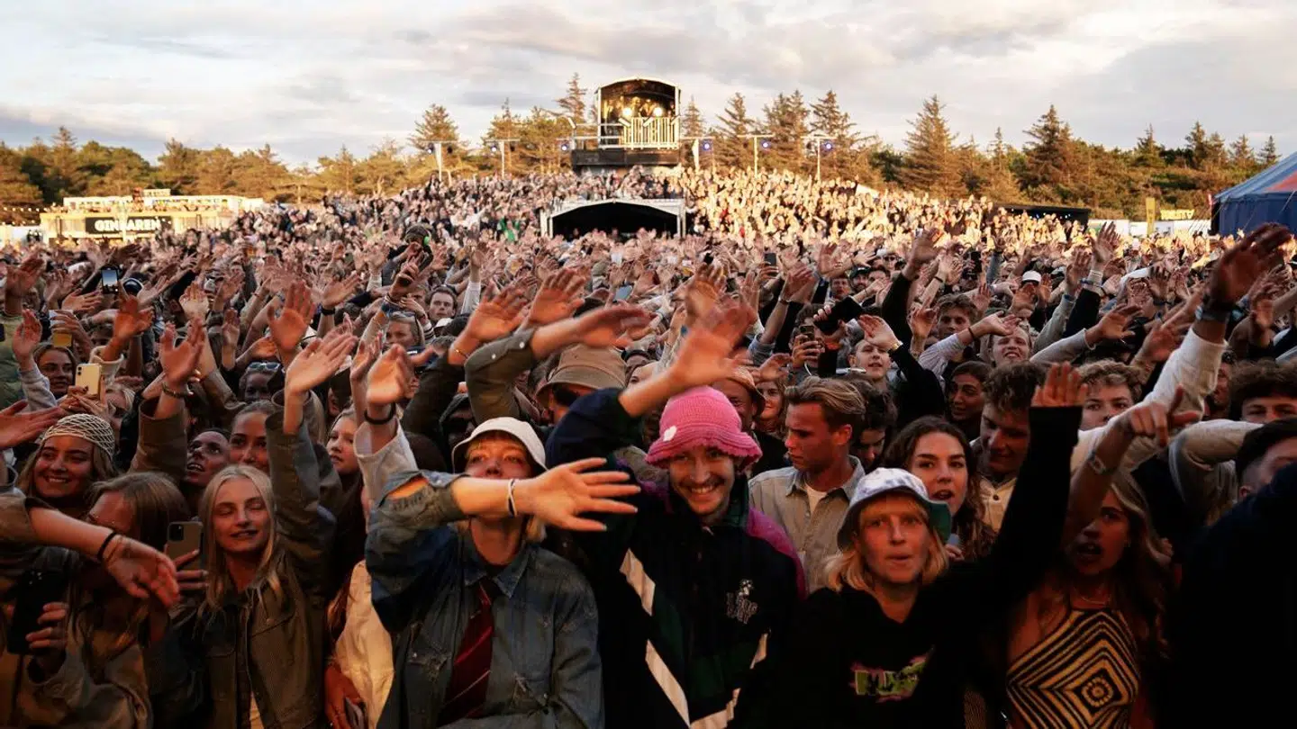 Den dansk-kurdiske sanger og digter Tobias Rahim spiller på Strandscenen ved Musik i Lejet 2023. Liseleje, lørdag den 22. juli 2023.