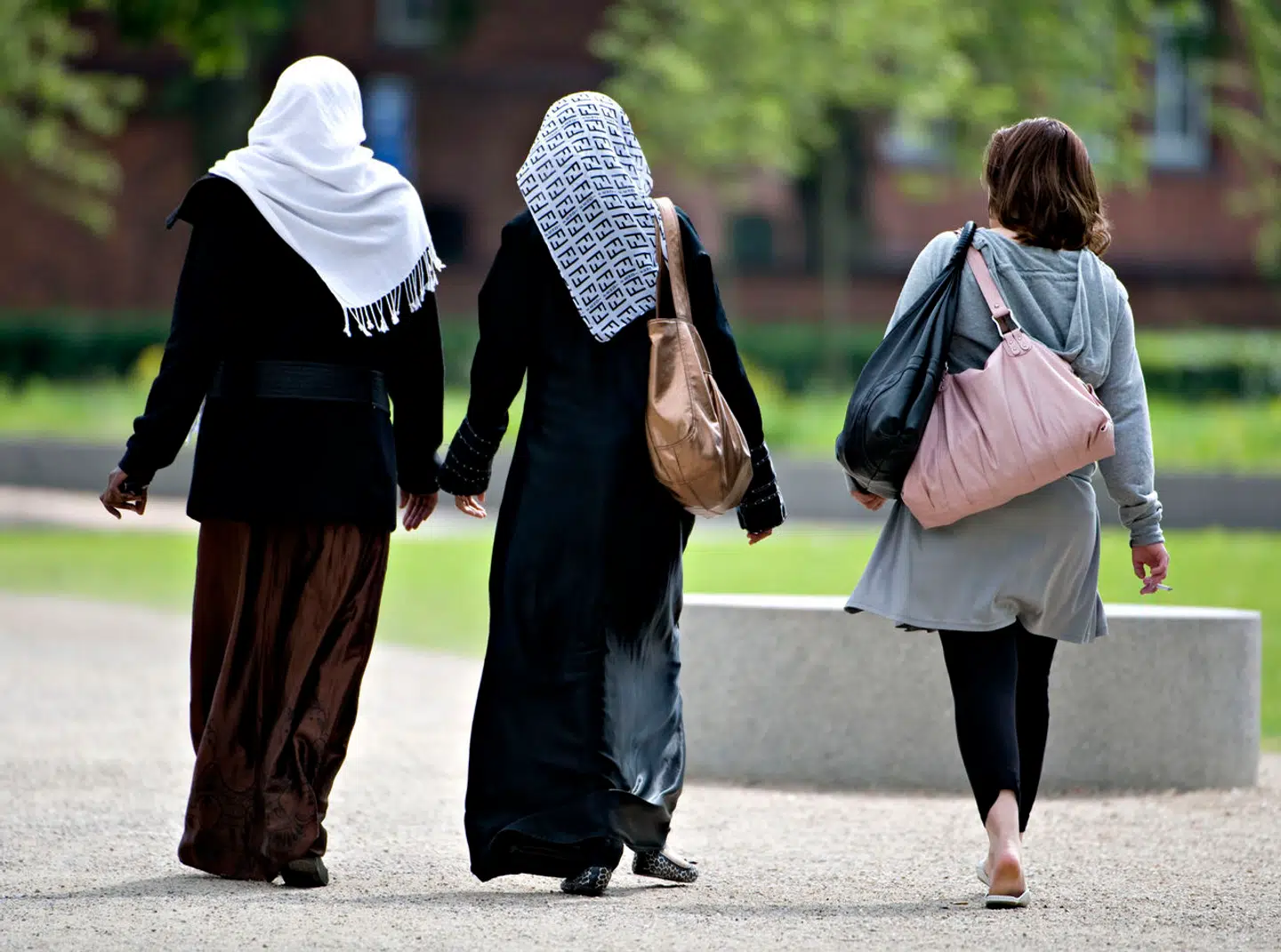 Hvis regeringen ønsker at styrke indsatsen for at få flere kvinder med etnisk minoritetsbaggrund i job og ud af negativ social kontrol, kan den ændre på situationen, skriver Henriette Laursen. Arkivfoto: Michael Bager